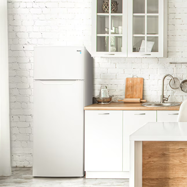 Danby 7.4-cu ft Counter-Depth Top-Freezer Refrigerator (White) ENERGY STAR, DPF074B2WDB-6 *JR2503