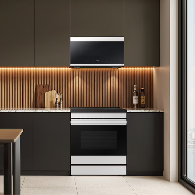 Samsung Bespoke 30-in 4 Burners 6.3-cu ft Self & Steam Cleaning Air Fry Convection Oven Slide-in Single Induction Range (White Glass), NSi6DB950012/AA *BD