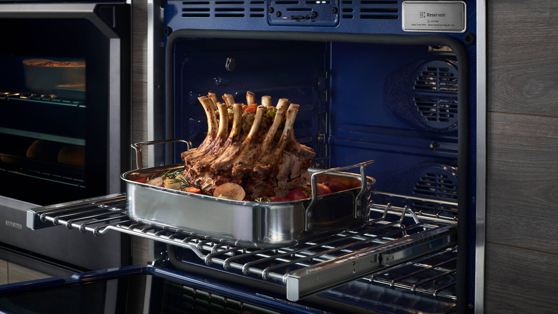 Samsung Steam Cook 30 inch Single Electric Wall Oven True Convection and Self-cleaning ( Fingerprint Resistant Black Stainless Steel )