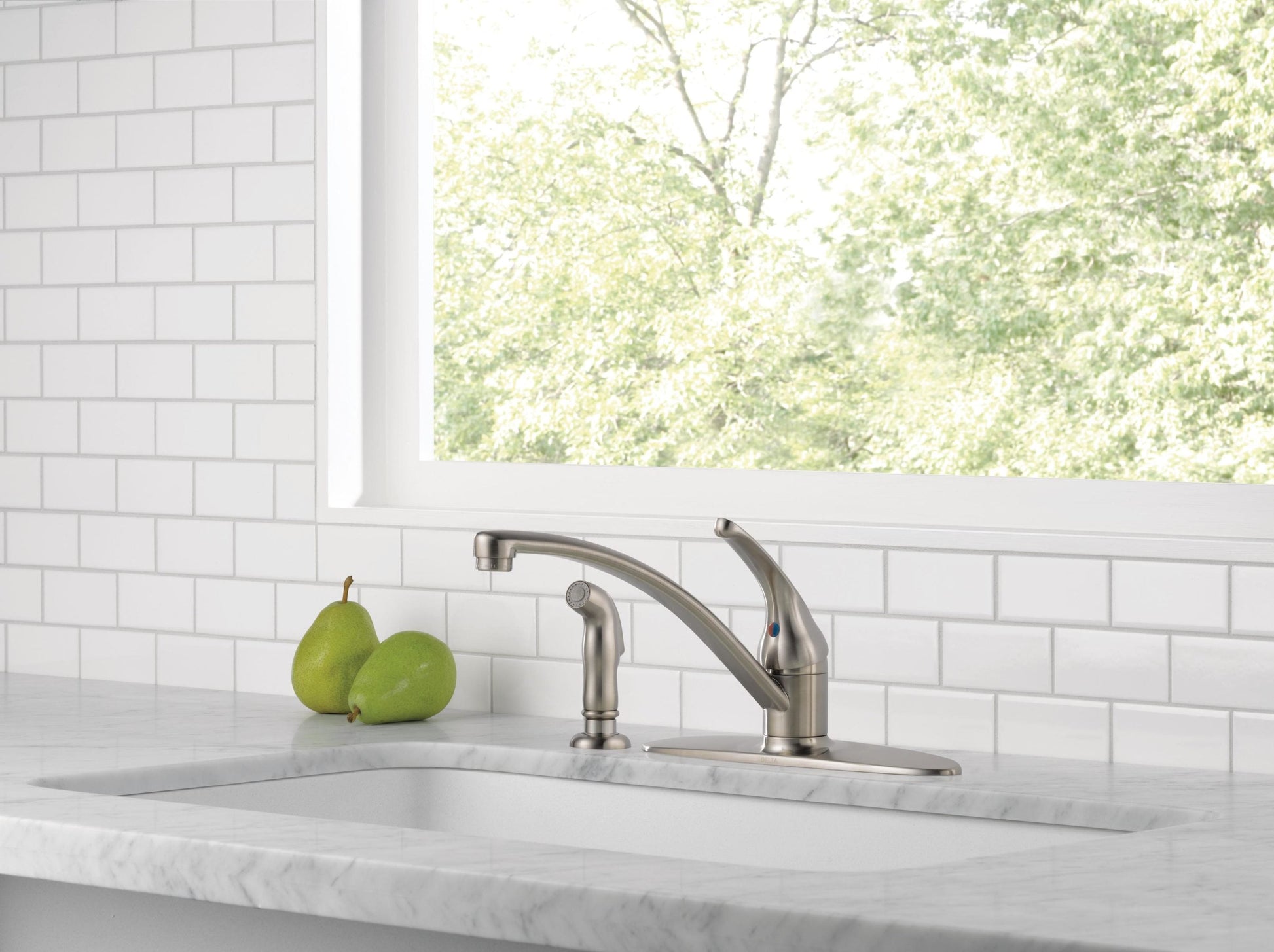 Delta Foundations Stainless Steel Single Handle Deck-mount Kitchen Faucet (Includes Deck Plate) (Includes Side Sprayer)