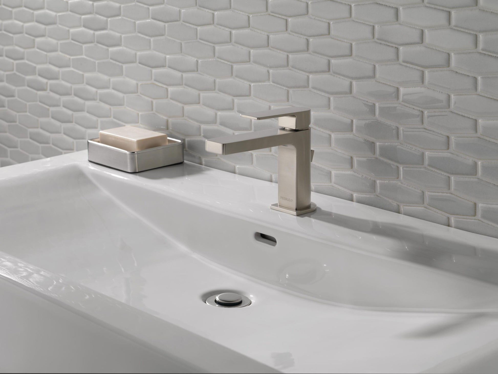 Peerless Xander Brushed Nickel 1-handle WaterSense Mid-arc Residential Handle Bathroom Sink Faucet with Drain with Deck Plate, P1519LF-BN-M