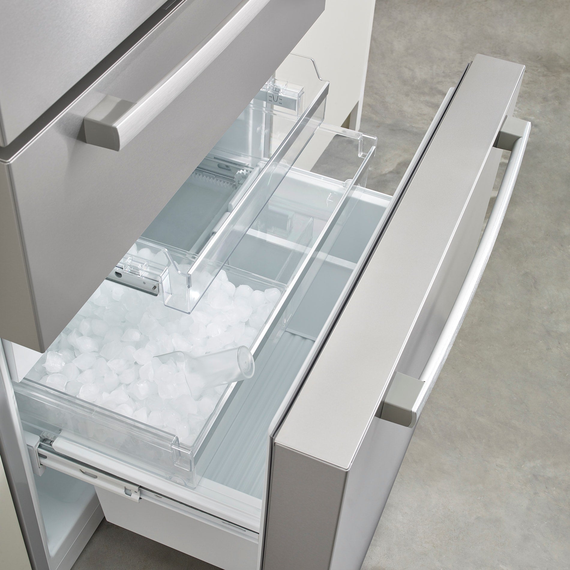 Bosch Counter-Depth 800 Series 21-cu ft 4 -Door 36-in Wide French Door Refrigerator with Ice Maker
