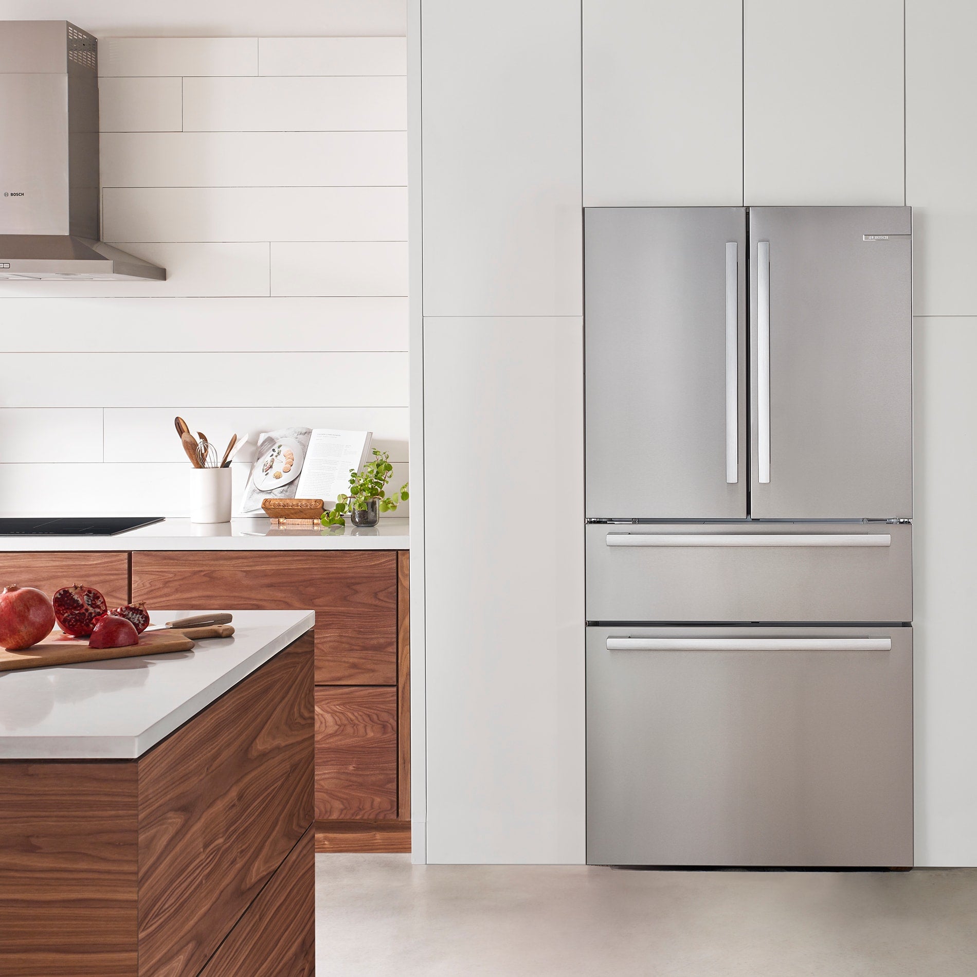 Bosch Counter-Depth 800 Series 21-cu ft 4 -Door 36-in Wide French Door Refrigerator with Ice Maker