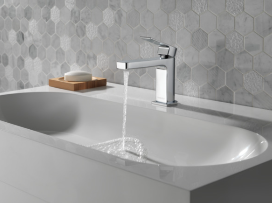 Peerless Xander Chrome Mid-arc Residential Handle Bathroom Sink Faucet with Drain with Deck Plate, P1519LF-M, MSRP: $236.14, FINAL PRICE: $79.99 + TAX