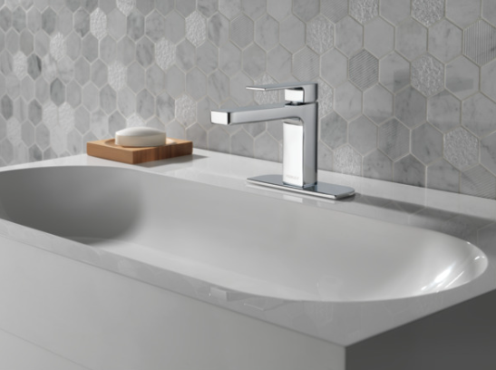 Peerless Xander Chrome Mid-arc Residential Handle Bathroom Sink Faucet with Drain with Deck Plate, P1519LF-M, MSRP: $236.14, FINAL PRICE: $79.99 + TAX