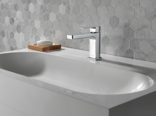 Peerless Xander Chrome Mid-arc Residential Handle Bathroom Sink Faucet with Drain with Deck Plate, P1519LF-M, MSRP: $236.14, FINAL PRICE: $79.99 + TAX