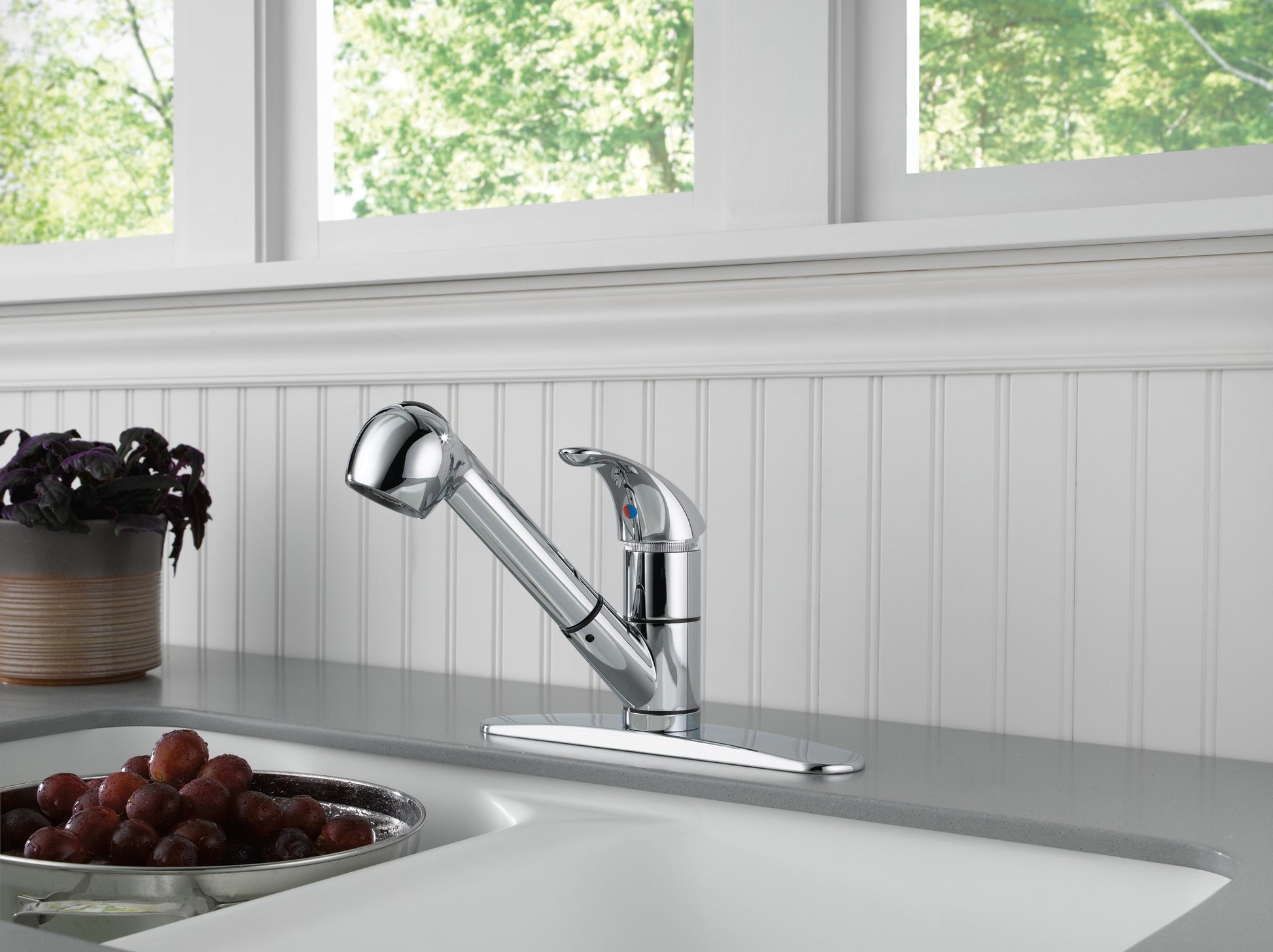 Peerless Turnbridge Chrome Deck-mount Pull-out Kitchen Faucet with Sprayer (Includes Deck Plate), P18550LF, MSRP: $136, FINAL PRICE: $69.99 + TAX