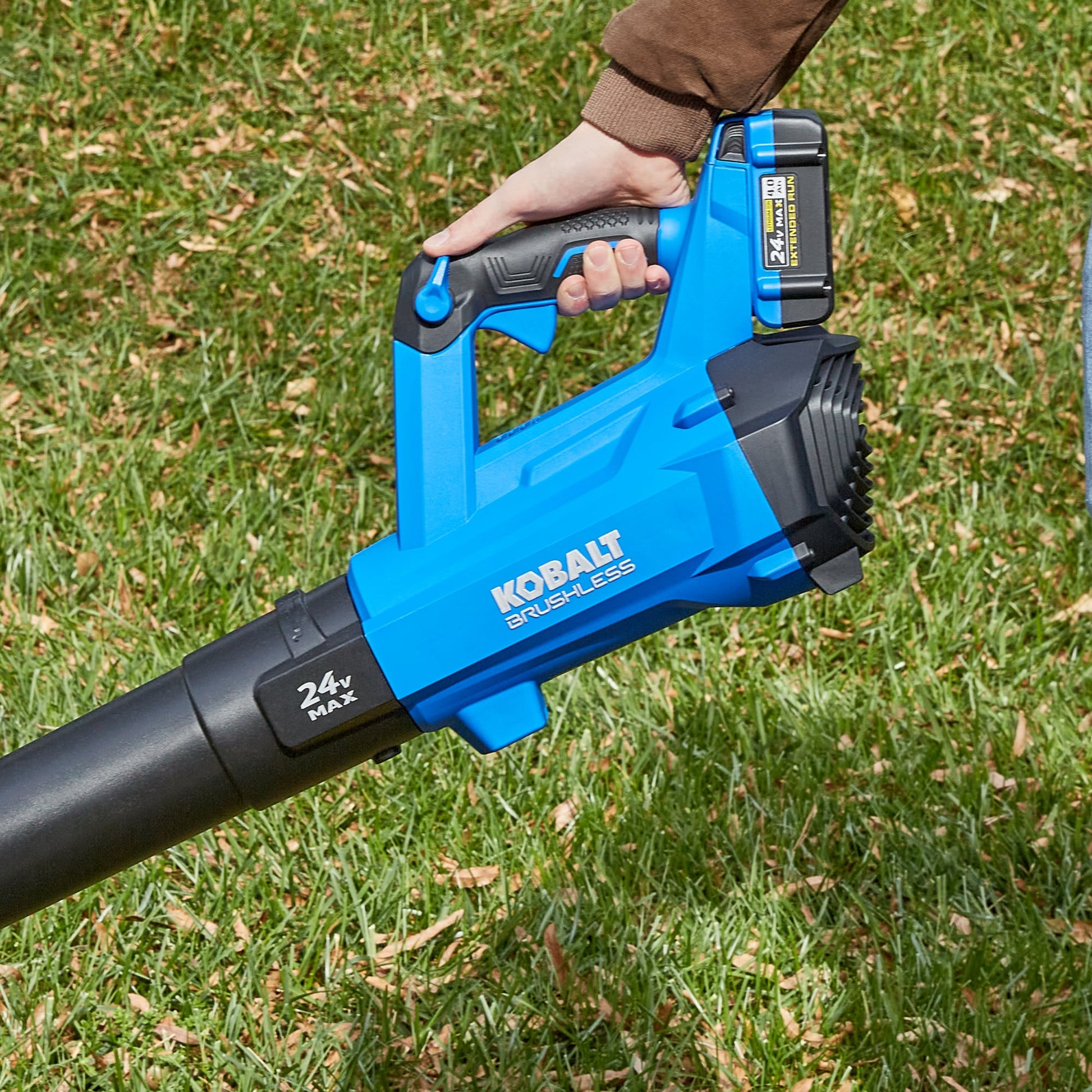 Kobalt 24-volt Cordless Battery String Trimmer and Leaf Blower and Combo Kit 4 Ah (Battery Included) (Charger Included) [FBM-105]
