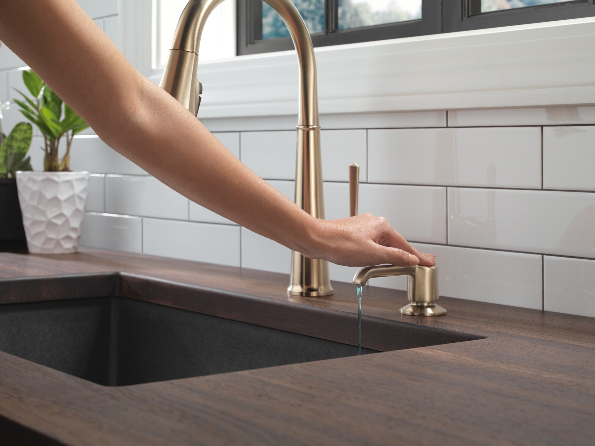 Delta Emmeline Single Handle Pull-Down Kitchen Faucet in Lumicoat Champagne Bronze, 9182-CZ-PR-DST, MRSP: $928, FINAL PRICE: $ + TAX