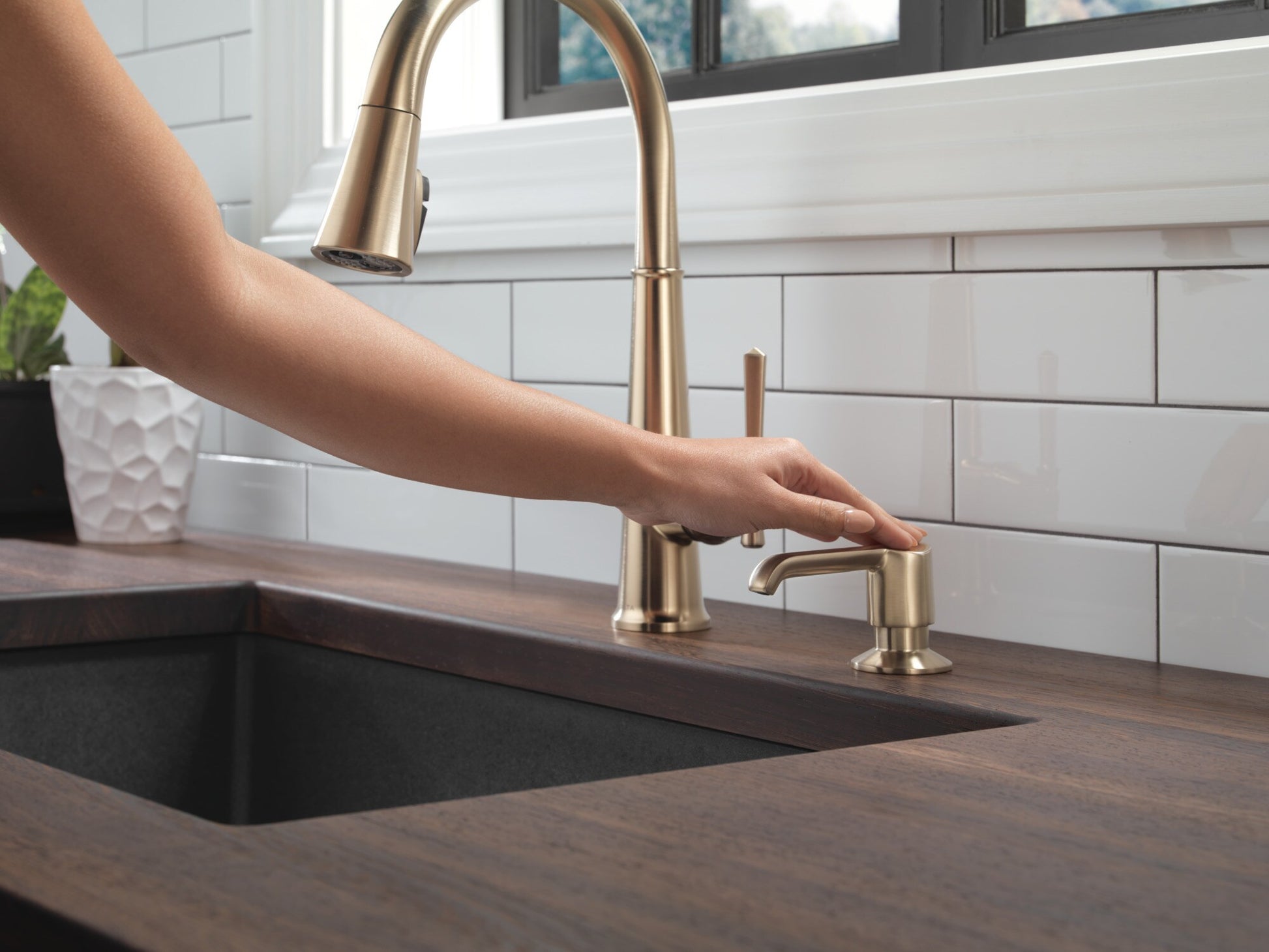 Delta Emmeline Single Handle Pull-Down Kitchen Faucet in Lumicoat Champagne Bronze, 9182-CZ-PR-DST, MRSP: $928, FINAL PRICE: $ + TAX