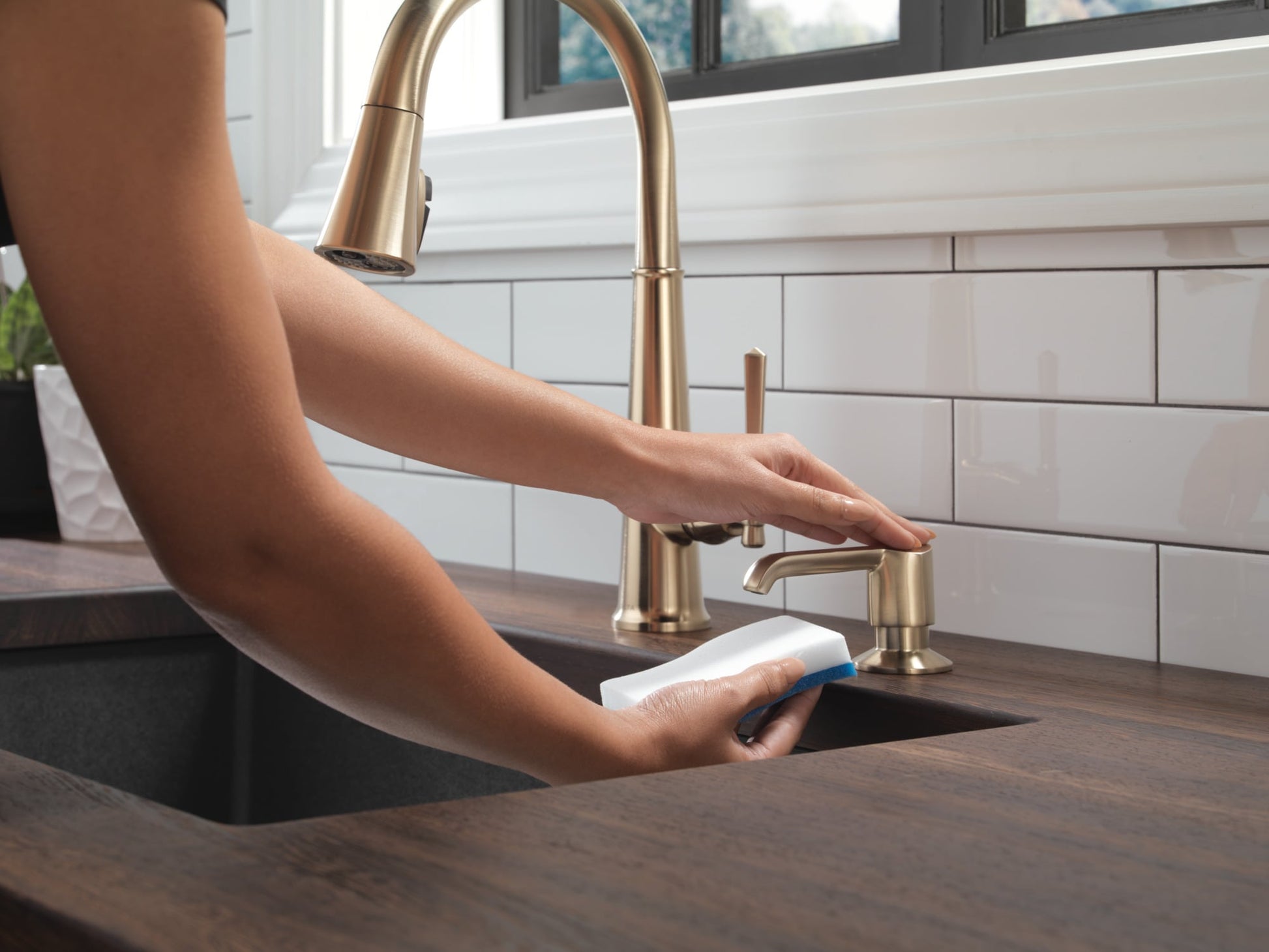 Delta Emmeline Single Handle Pull-Down Kitchen Faucet in Lumicoat Champagne Bronze, 9182-CZ-PR-DST, MRSP: $928, FINAL PRICE: $ + TAX