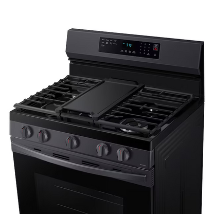 Samsung 30-in 5 Burners 6-cu ft Self-cleaning Air Fry Convection Oven Freestanding Natural Gas Range (Fingerprint Resistant Black Stainless Steel), NX60A6511SG/AA *BD