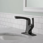 Delta Vesna Single Handle Centerset Bathroom Faucet in Chrome, 15789LF, MRSP: $220.4, FINAL PRICE: $ + TAX