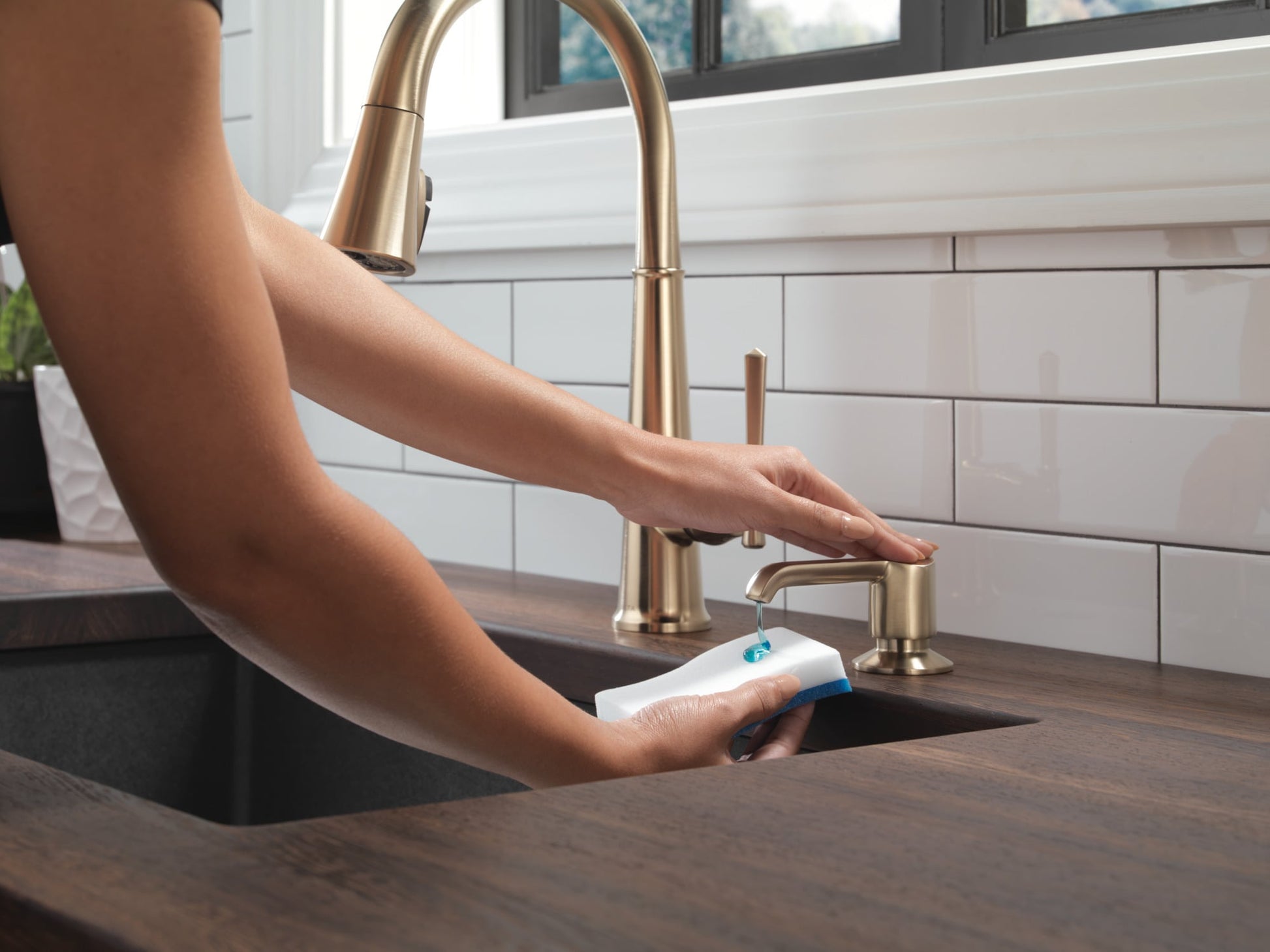 Delta Emmeline Single Handle Pull-Down Kitchen Faucet in Lumicoat Champagne Bronze, 9182-CZ-PR-DST, MRSP: $928, FINAL PRICE: $ + TAX