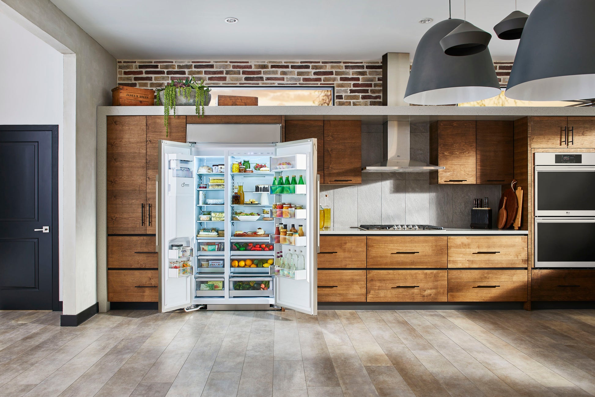 LG STUDIO 25.6-cu ft Counter-Depth 42.0-in Wide Side-by-Side Refrigerator Built-In Smart Compatible with Ice Maker ,Water and Ice Dispenser ( Stainless Steel )