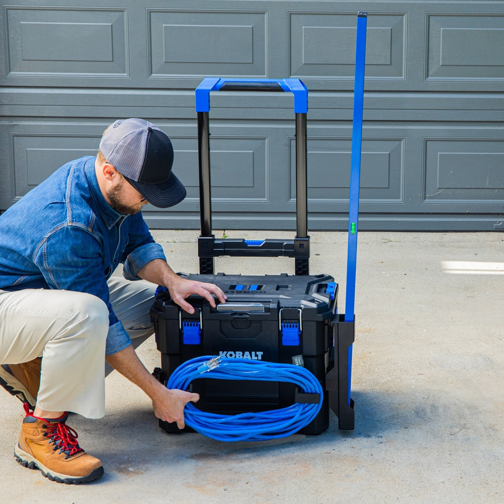 Kobalt CASESTACK 21.5-in W x 26.7-in H x 17.2-in D Black Plastic Rolling Tool Box [FBM-100]