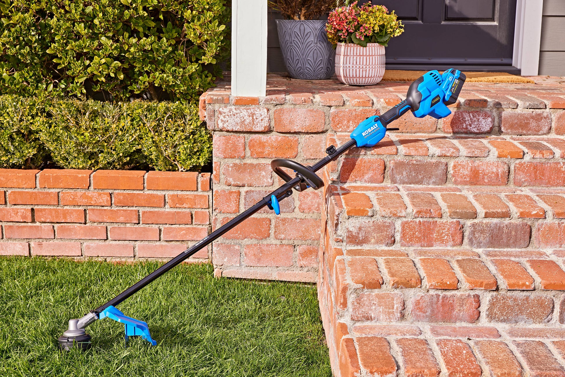 Kobalt 24-volt 15-in Split Shaft Attachment Capable Battery String Trimmer 4.0 Ah (Battery Included) (Charger Included [FBM-103]