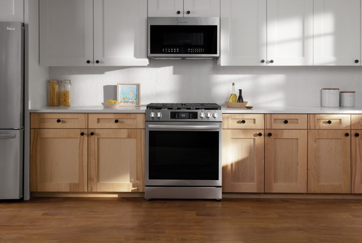 Frigidaire Gallery 1.9-cu ft Air Fry Over-the-Range Convection Microwave with Sensor Cooking (Fingerprint Resistant Stainless Steel)
