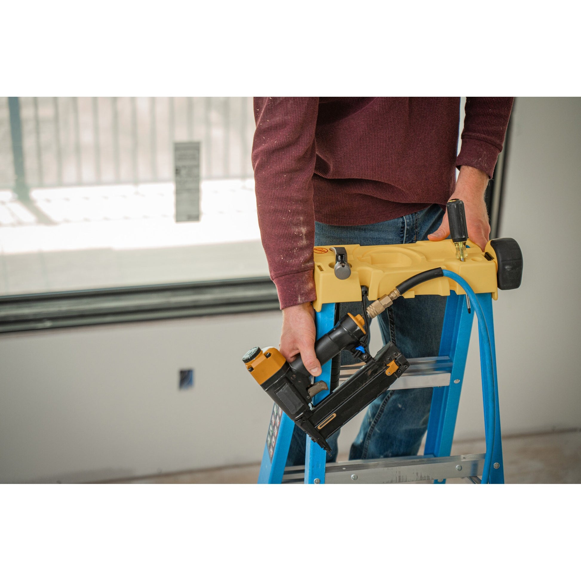 Werner FS100 4-ft ( 8-ft Reach Height ) Fiberglass Type 1 - 250 lbs. Load Capacity Step ladder