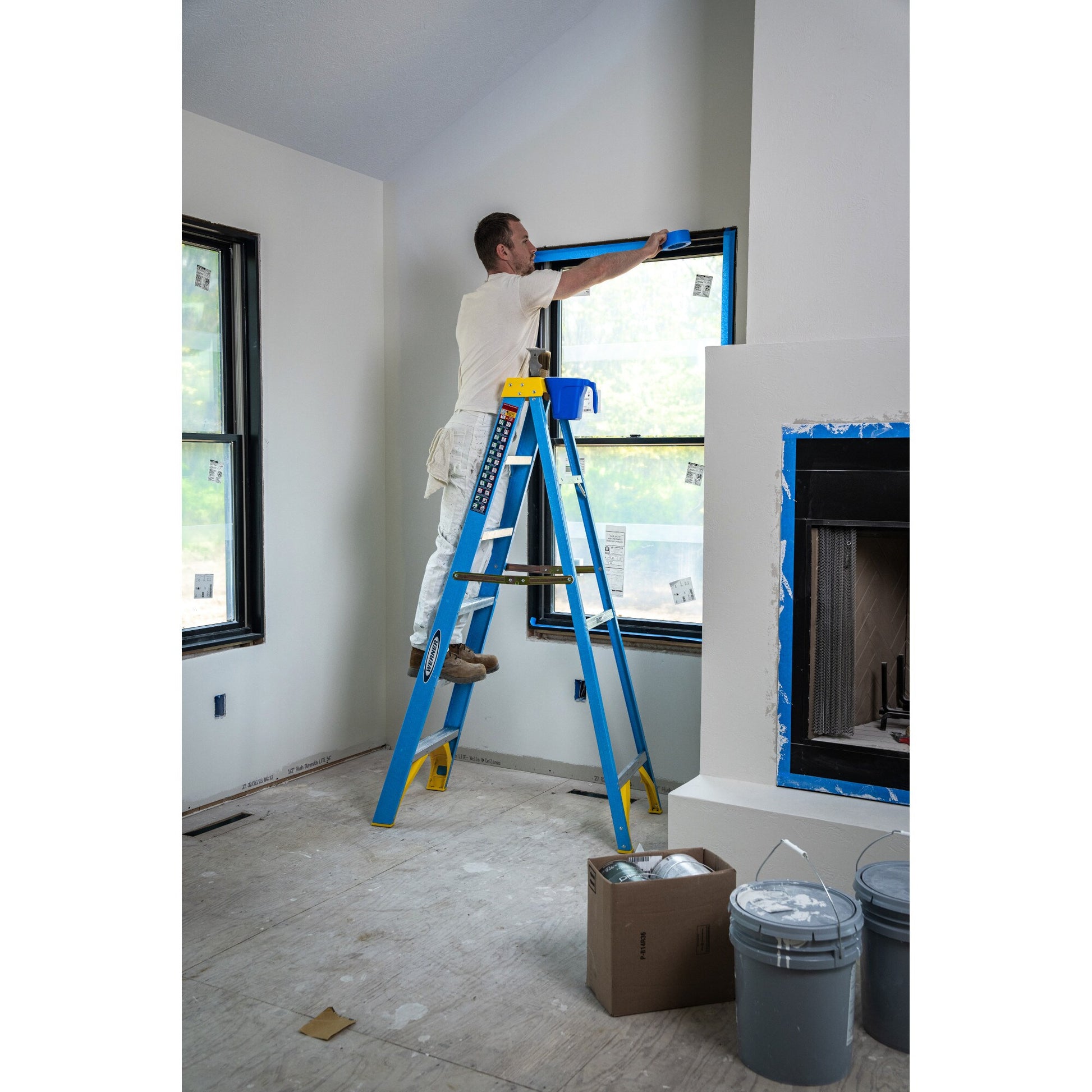 Werner FS100 6-ft ( 10-ft Reach Height ) Fiberglass Type 1 - 250 lbs. Load Capacity Step ladder, FS106