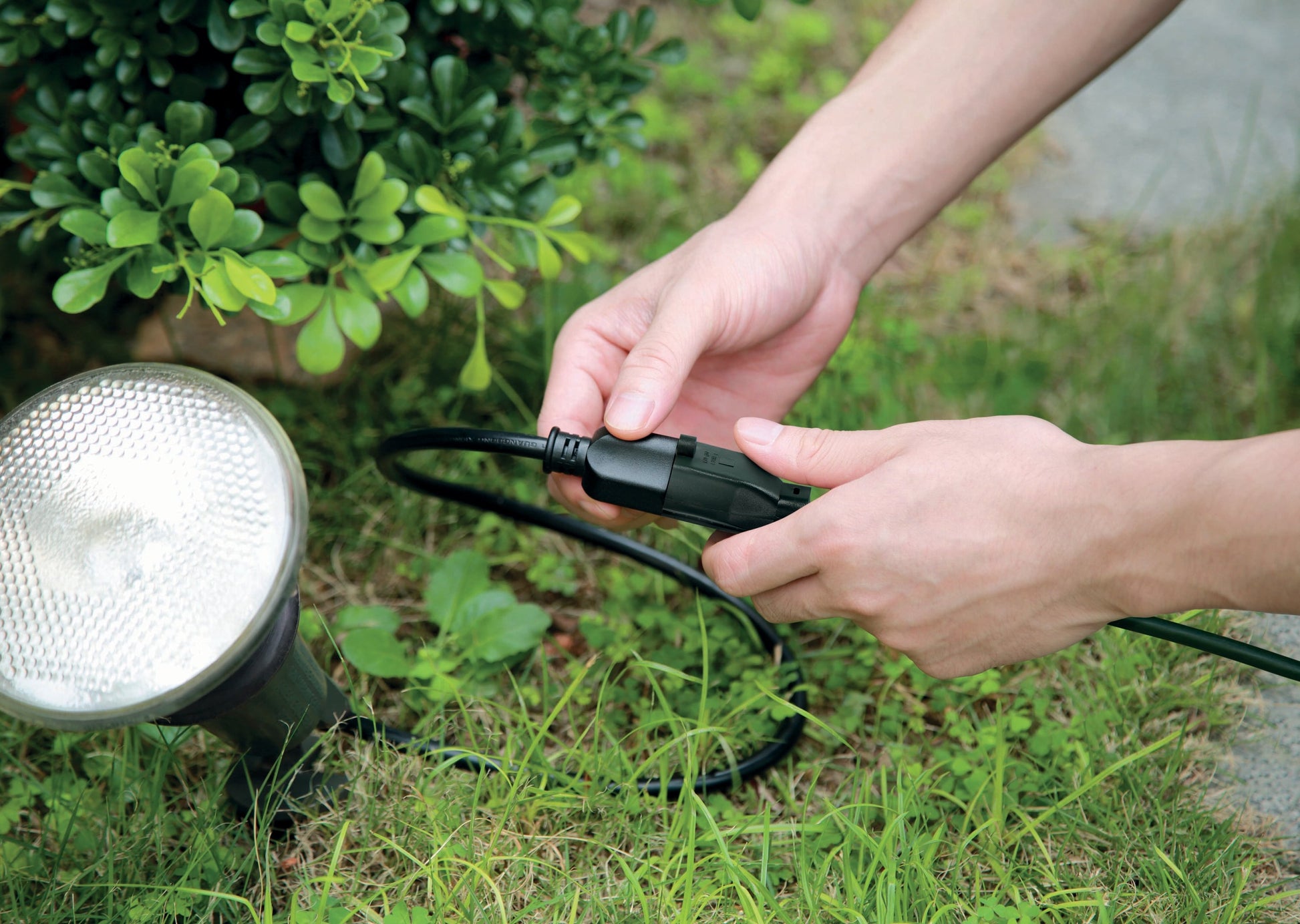 Harbor Breeze 75 -Watt Green Low voltage Plug-in Halogen, RETAIL: $12.98, FINAL PRICE: $6.99 + TAX
