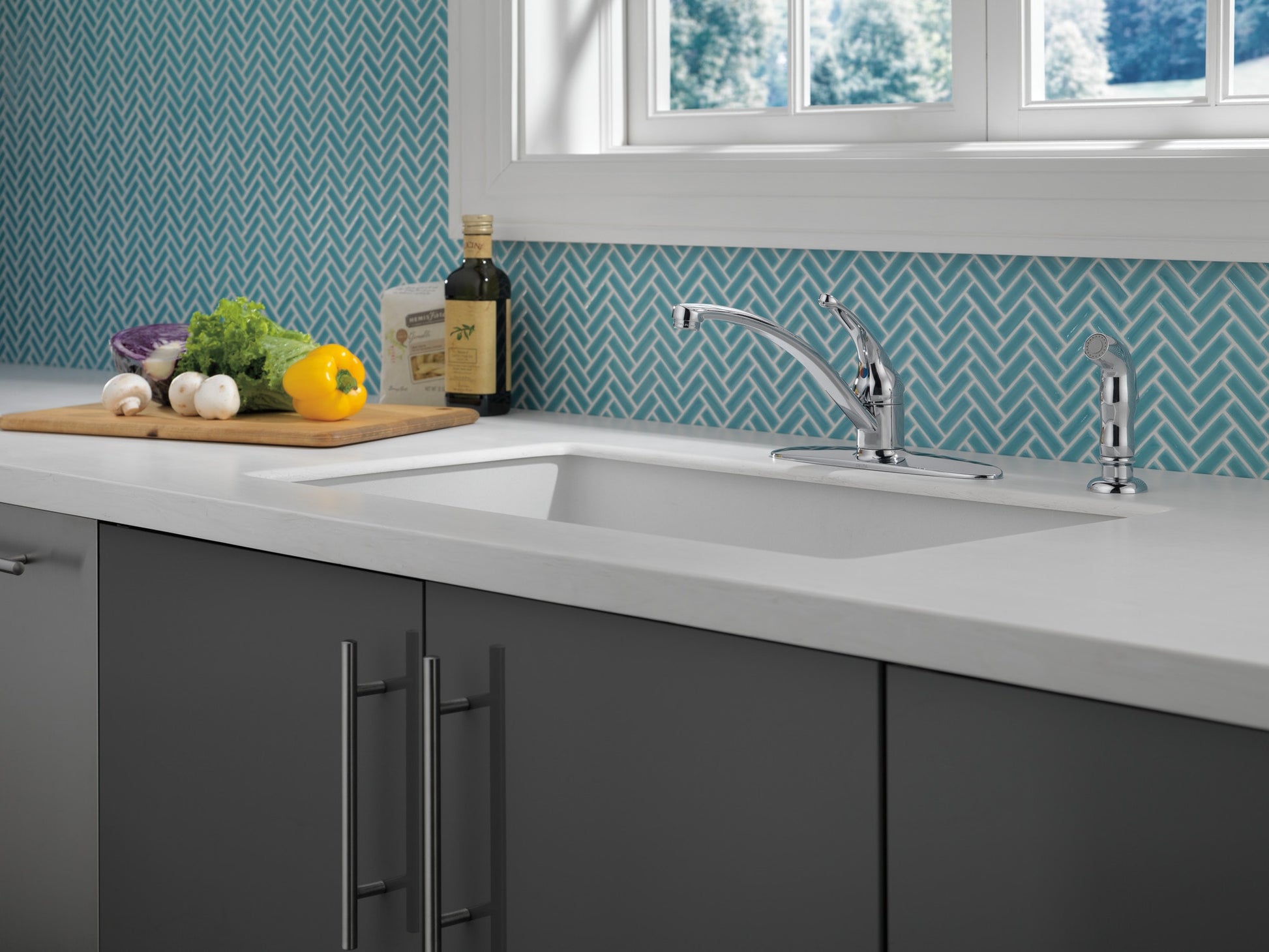 Delta Foundations Stainless Steel Single Handle Deck-mount Kitchen Faucet (Includes Deck Plate) (Includes Side Sprayer)