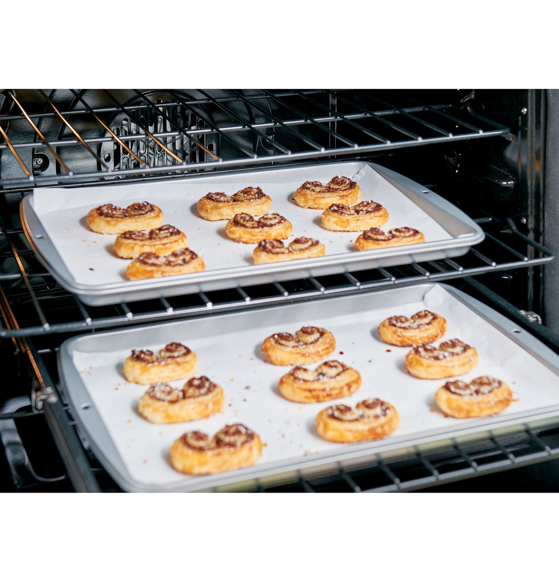 Cafe Modern Glass 30-in 6 burners 5.6-cu ft Air Fry Convection Oven Slide-In Natural Gas Range ( Platinum