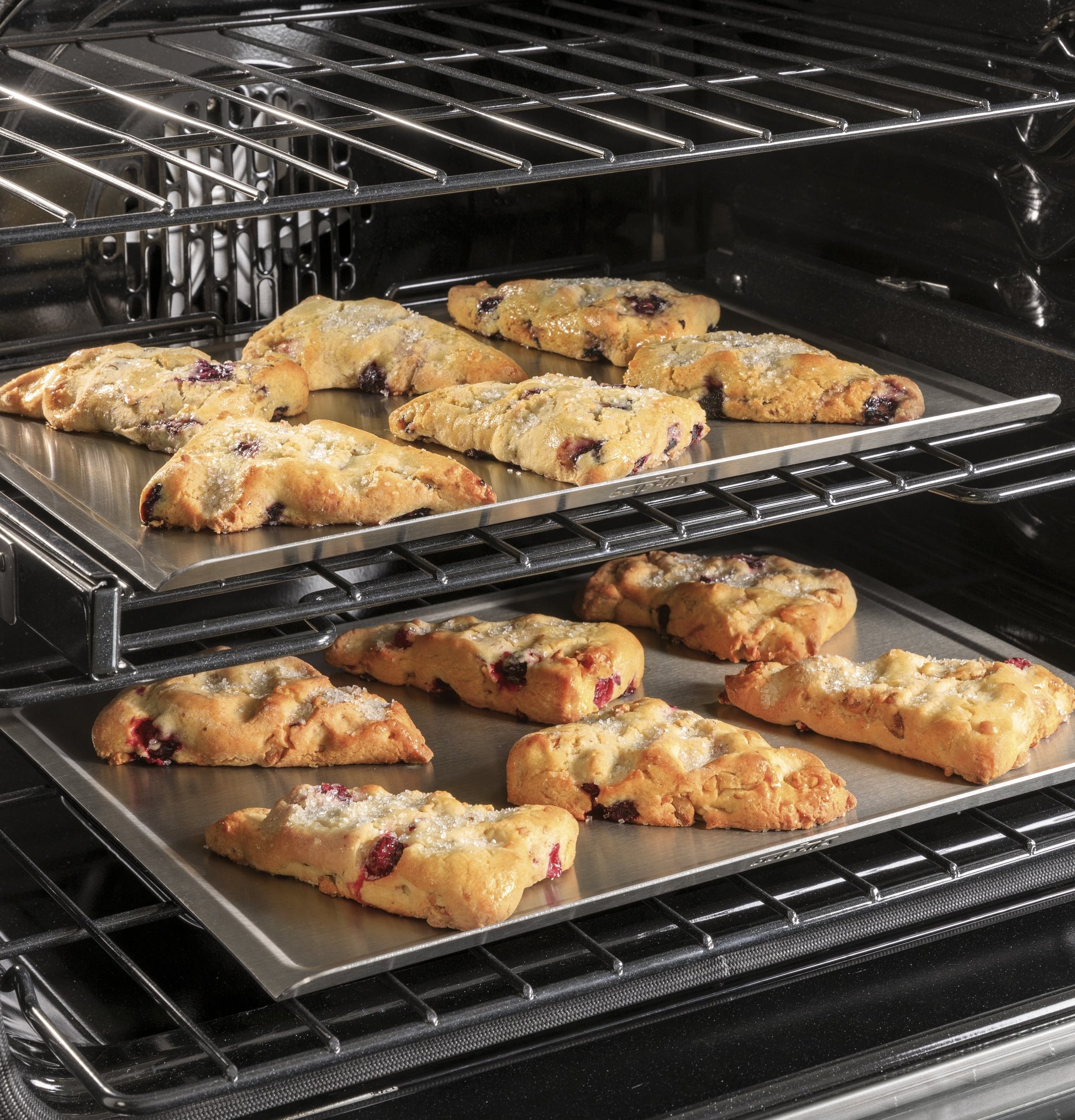 Cafe Modern Glass 30-in 6 burners 5.6-cu ft Air Fry Convection Oven Slide-In Natural Gas Range ( Platinum