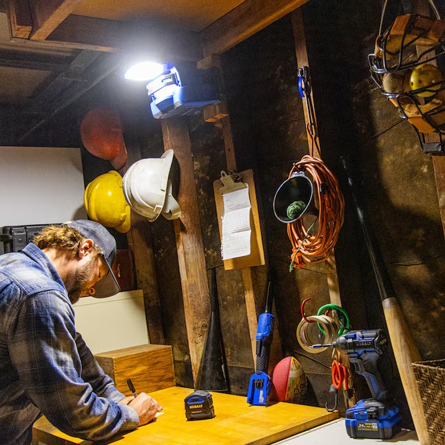 Kobalt 40-volt 2200-Lumens LED Battery-Operated and plug-in Rechargeable Portable Work Light, KBL 1040-03 #5192701  *HD2507, Retail: $99.98, FINAL PRICE: $49.99 + TAX