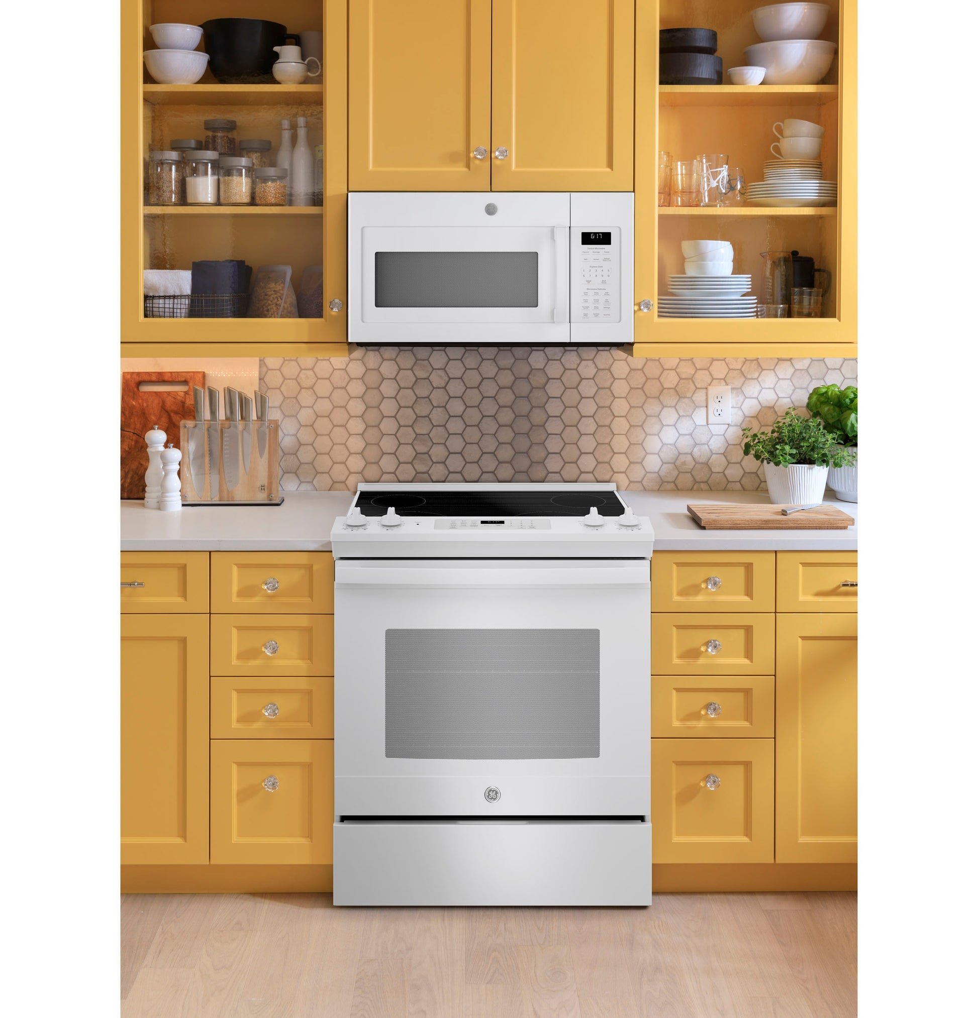 GE 1.7-cu ft Over-the-Range Microwave with Sensor Cooking ( White )