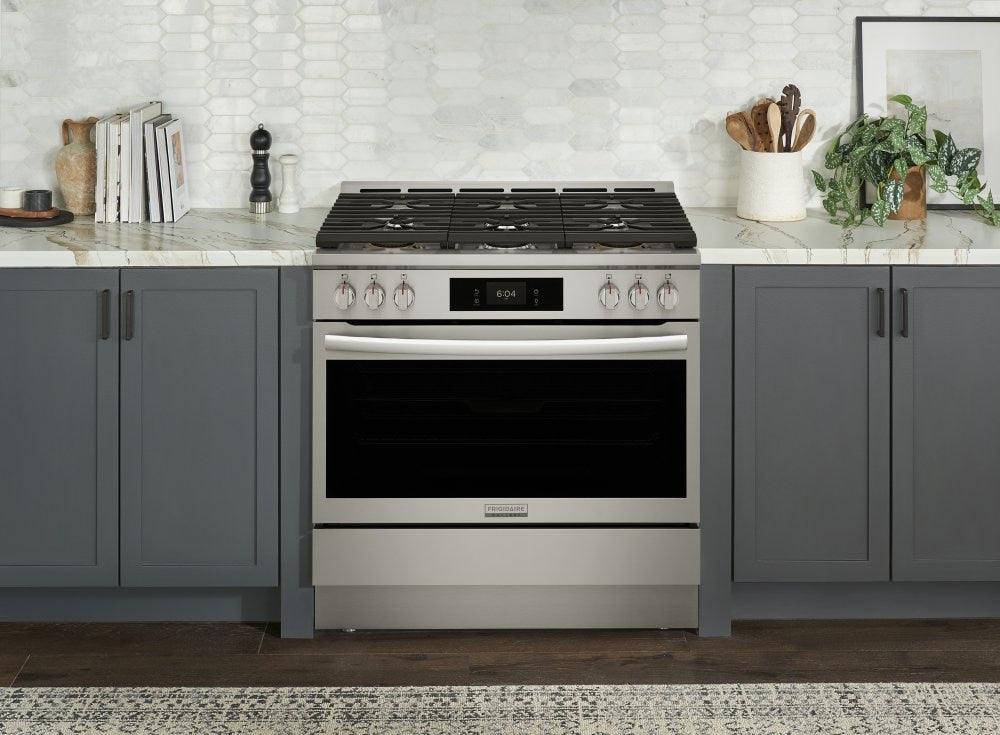 Frigidaire Gallery 36-in 6 burners 4.6-cu ft Air Fry Convection Oven Slide-In Natural Gas Range (