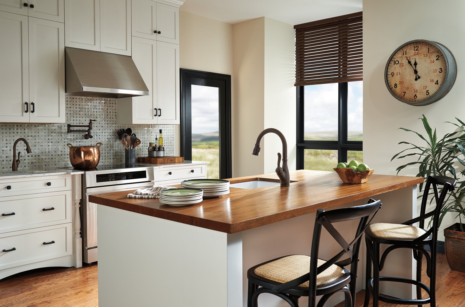 Delta Leland Single Handle Pull-Down Kitchen Faucet with ShieldSpray Technology in Venetian Bronze, 9178-RB-DST, MRSP: $756, FINAL PRICE: $ + TAX