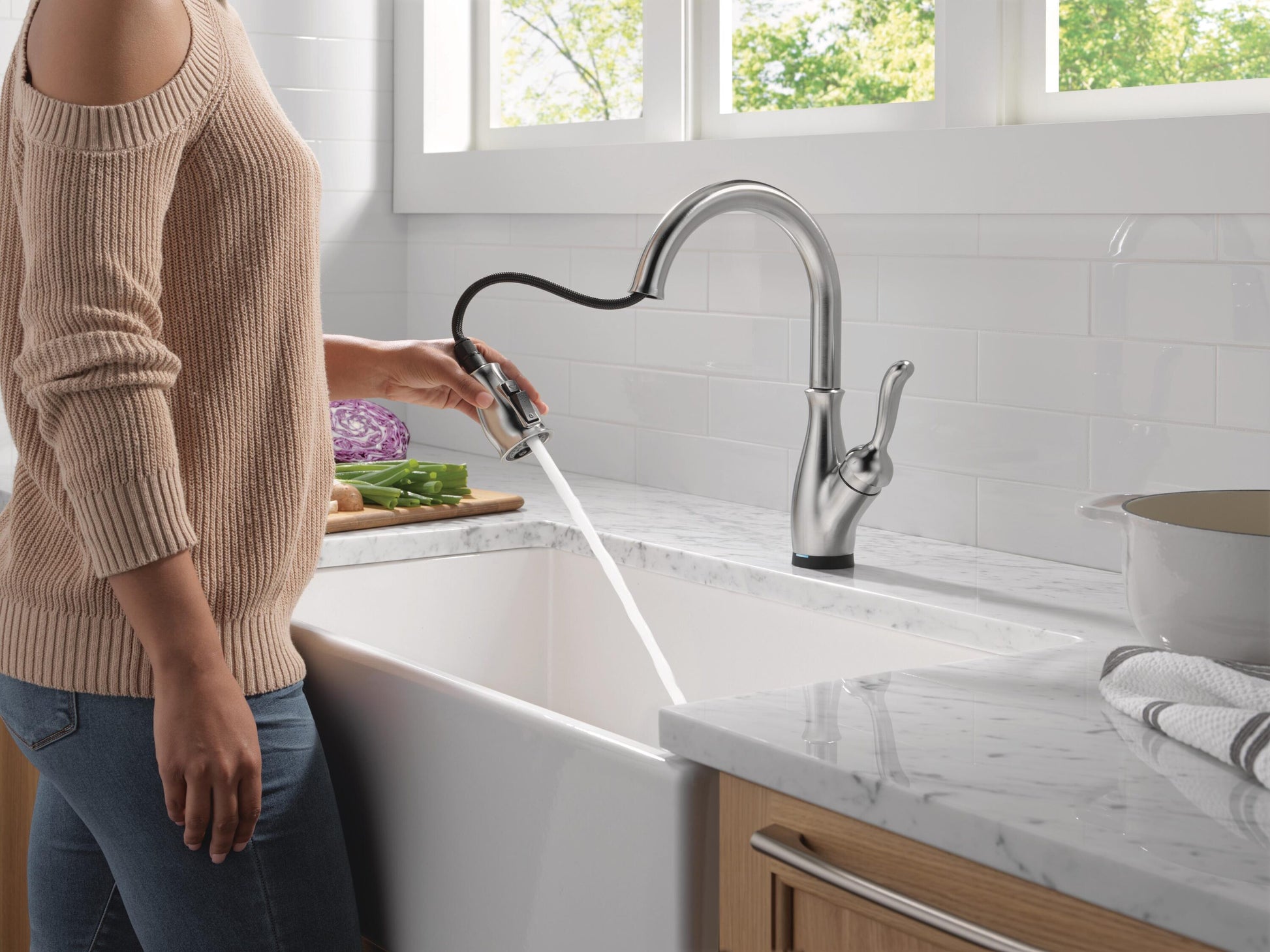 Delta Leland Touch2O Technology Kitchen Faucet with Touchless Technology in Arctic Stainless Steel