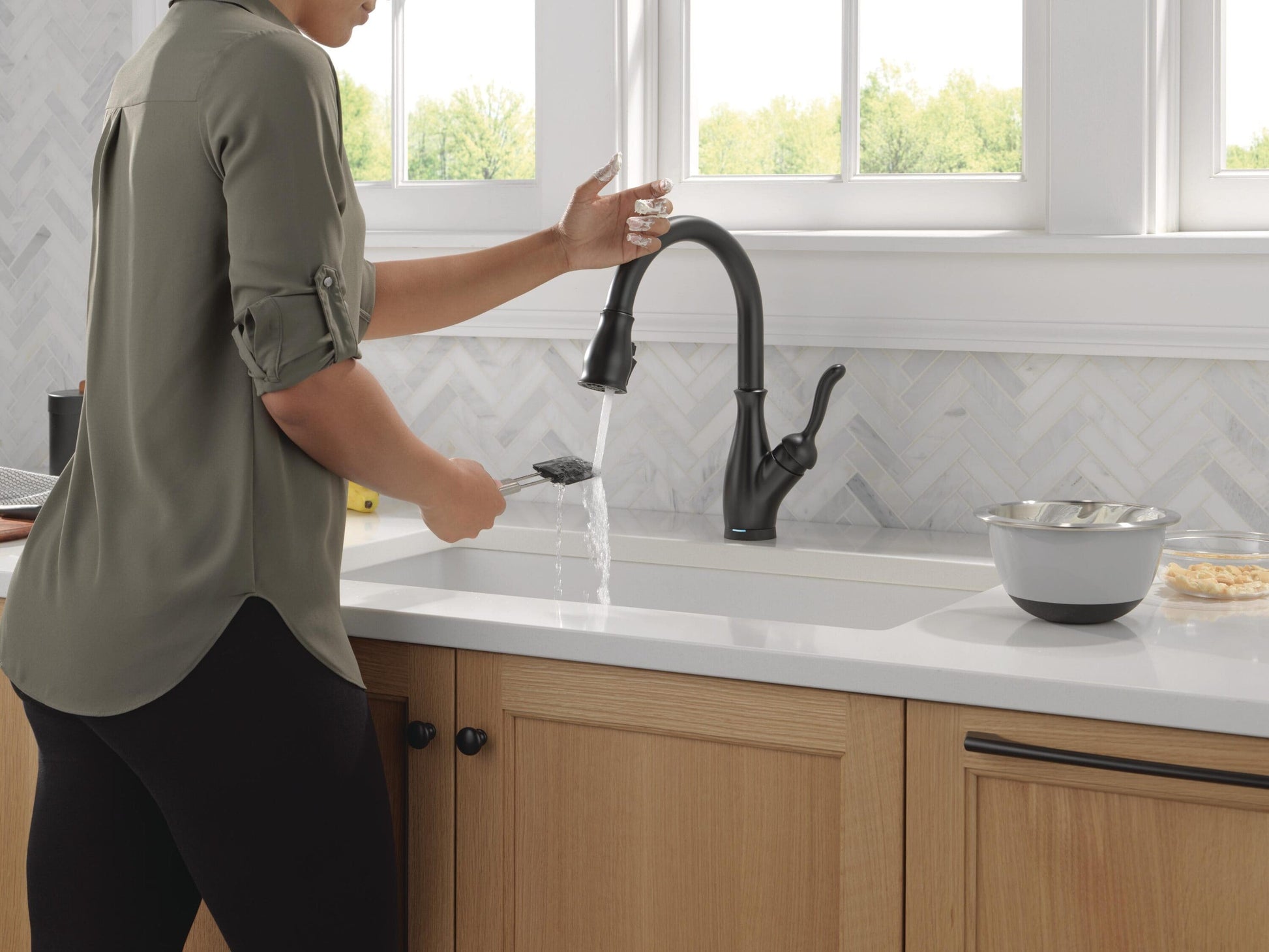 Delta Leland VoiceIQ Kitchen Faucet with Touch2O Technology with Touchless Technology in Matte Black, 9178TLV-BL-DST, MRSP: $1109.7, FINAL PRICE: $399.99 + TAX
