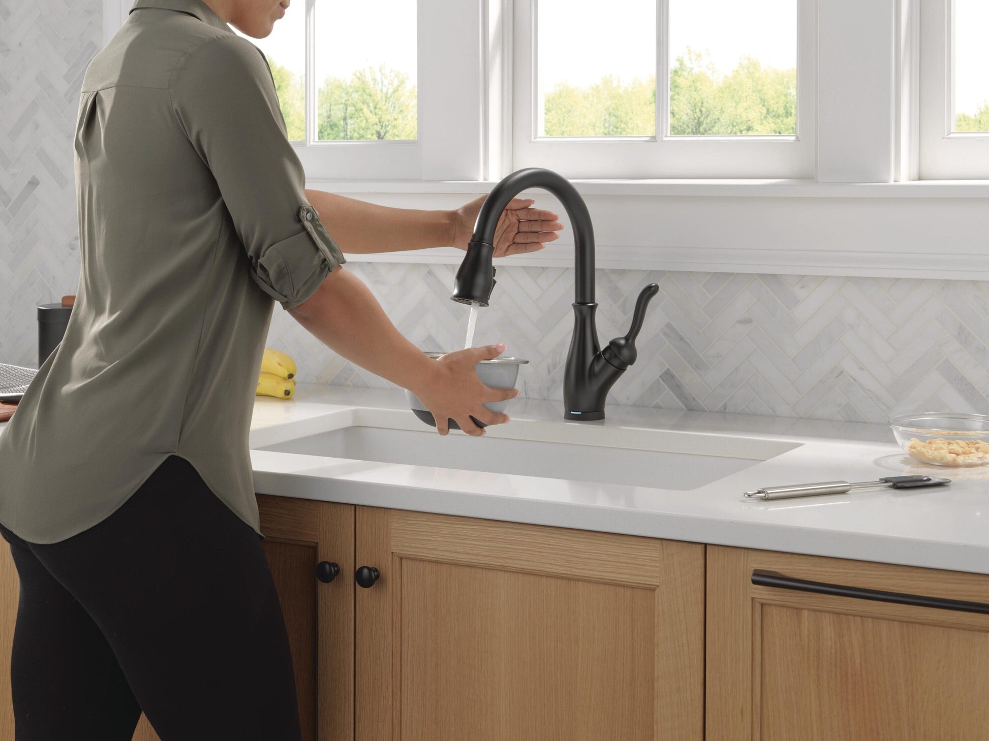 Delta Leland VoiceIQ Kitchen Faucet with Touch2O Technology with Touchless Technology in Matte Black, 9178TLV-BL-DST, MRSP: $1109.7, FINAL PRICE: $399.99 + TAX