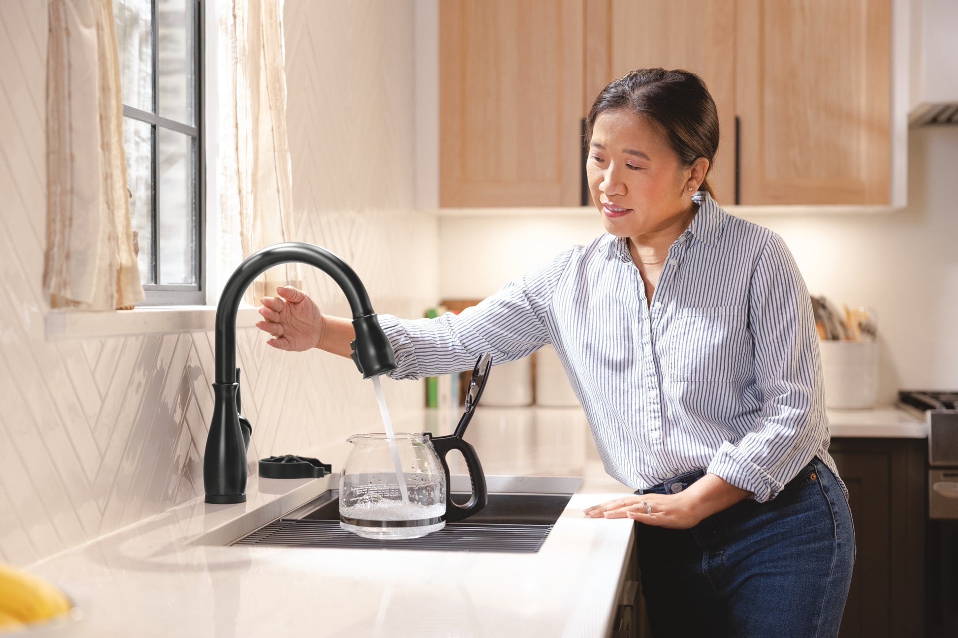 Delta Leland VoiceIQ Kitchen Faucet with Touch2O Technology with Touchless Technology in Matte Black, 9178TLV-BL-DST, MRSP: $1109.7, FINAL PRICE: $399.99 + TAX