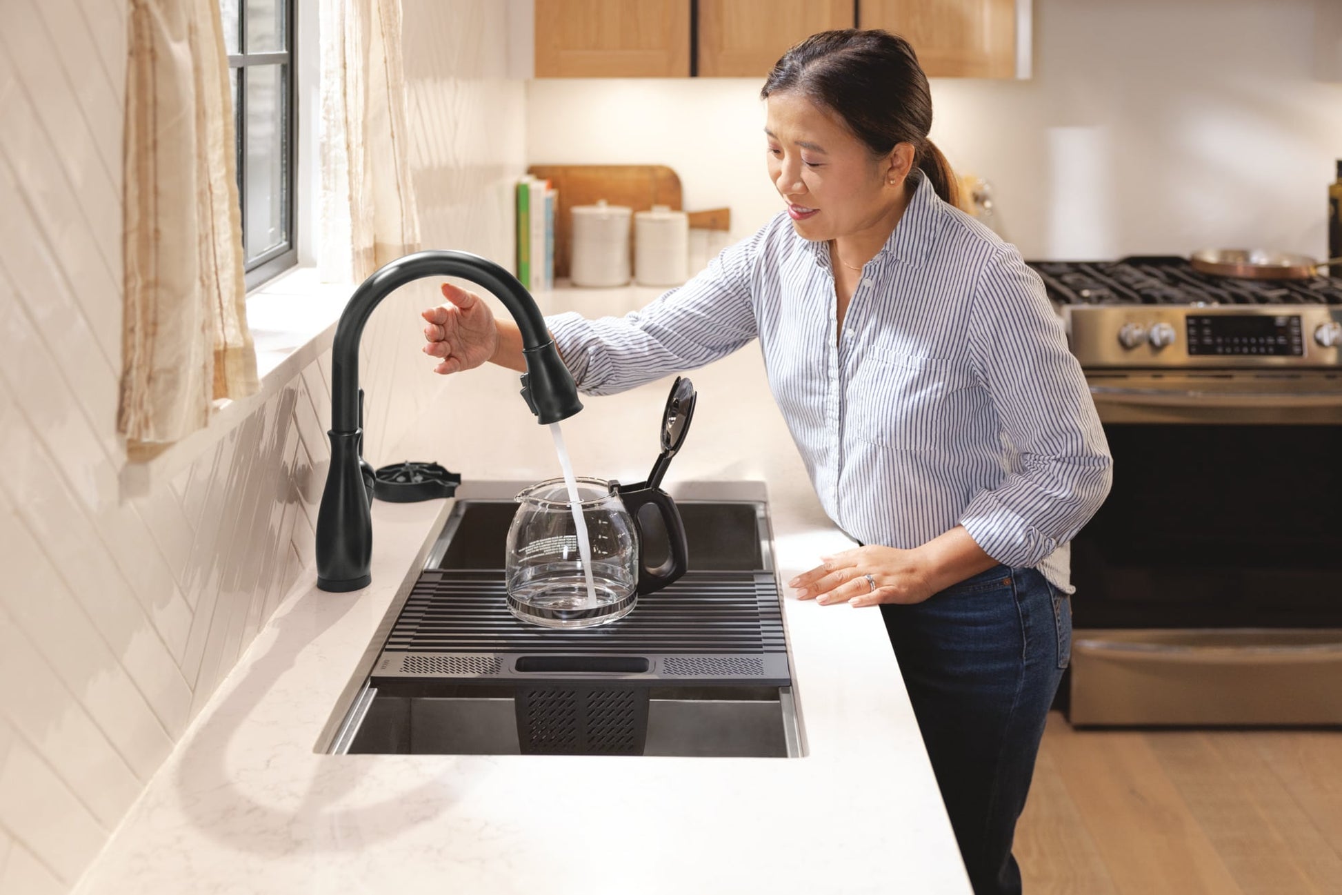 Delta Leland VoiceIQ Kitchen Faucet with Touch2O Technology with Touchless Technology in Matte Black, 9178TLV-BL-DST, MRSP: $1109.7, FINAL PRICE: $399.99 + TAX