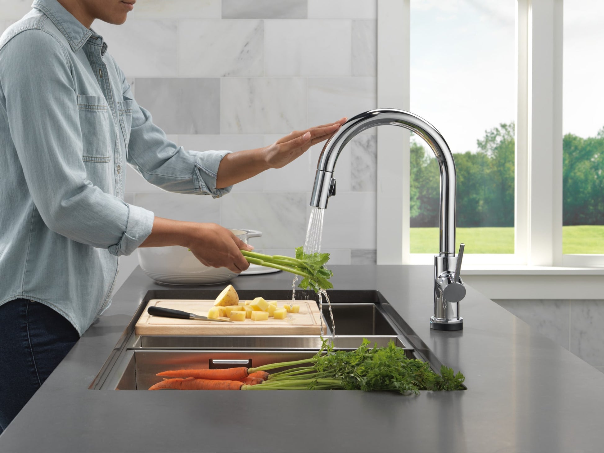 Delta Trinsic VoiceIQ Kitchen Faucet with Touch2O Technology with Touchless Technology in Chrome, 9159TLV-DST, MRSP: $849, FINAL PRICE: $399.99 + TAX