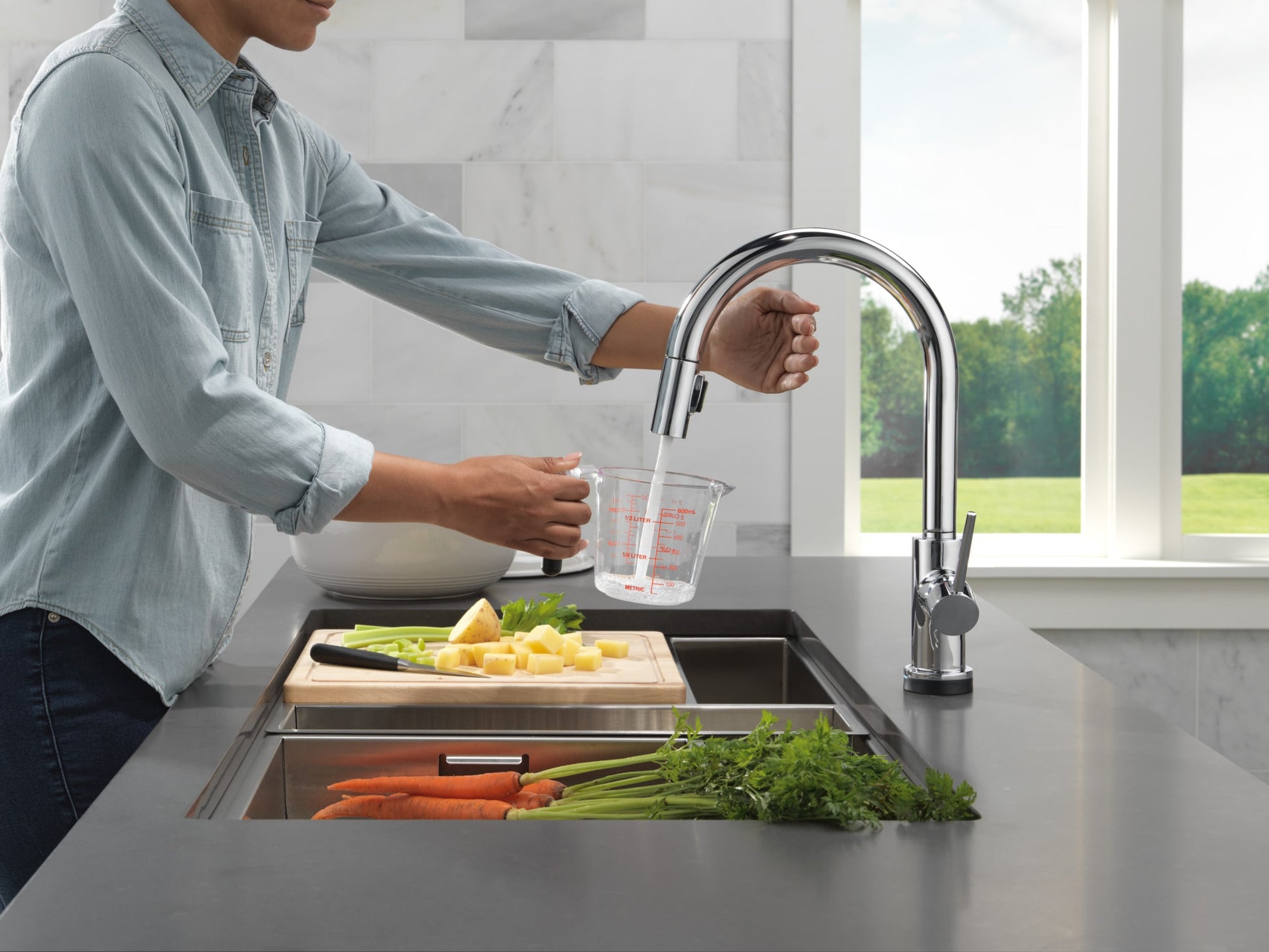 Delta Trinsic VoiceIQ Kitchen Faucet with Touch2O Technology with Touchless Technology in Chrome, 9159TLV-DST, MRSP: $849, FINAL PRICE: $399.99 + TAX