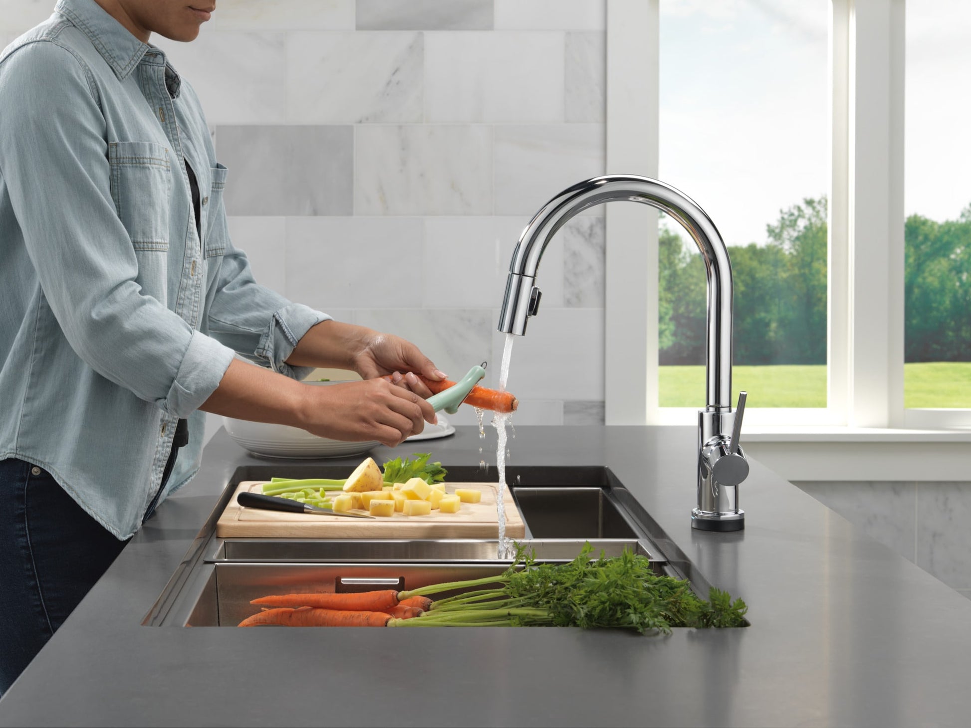 Delta Trinsic VoiceIQ Kitchen Faucet with Touch2O Technology with Touchless Technology in Chrome, 9159TLV-DST, MRSP: $849, FINAL PRICE: $399.99 + TAX