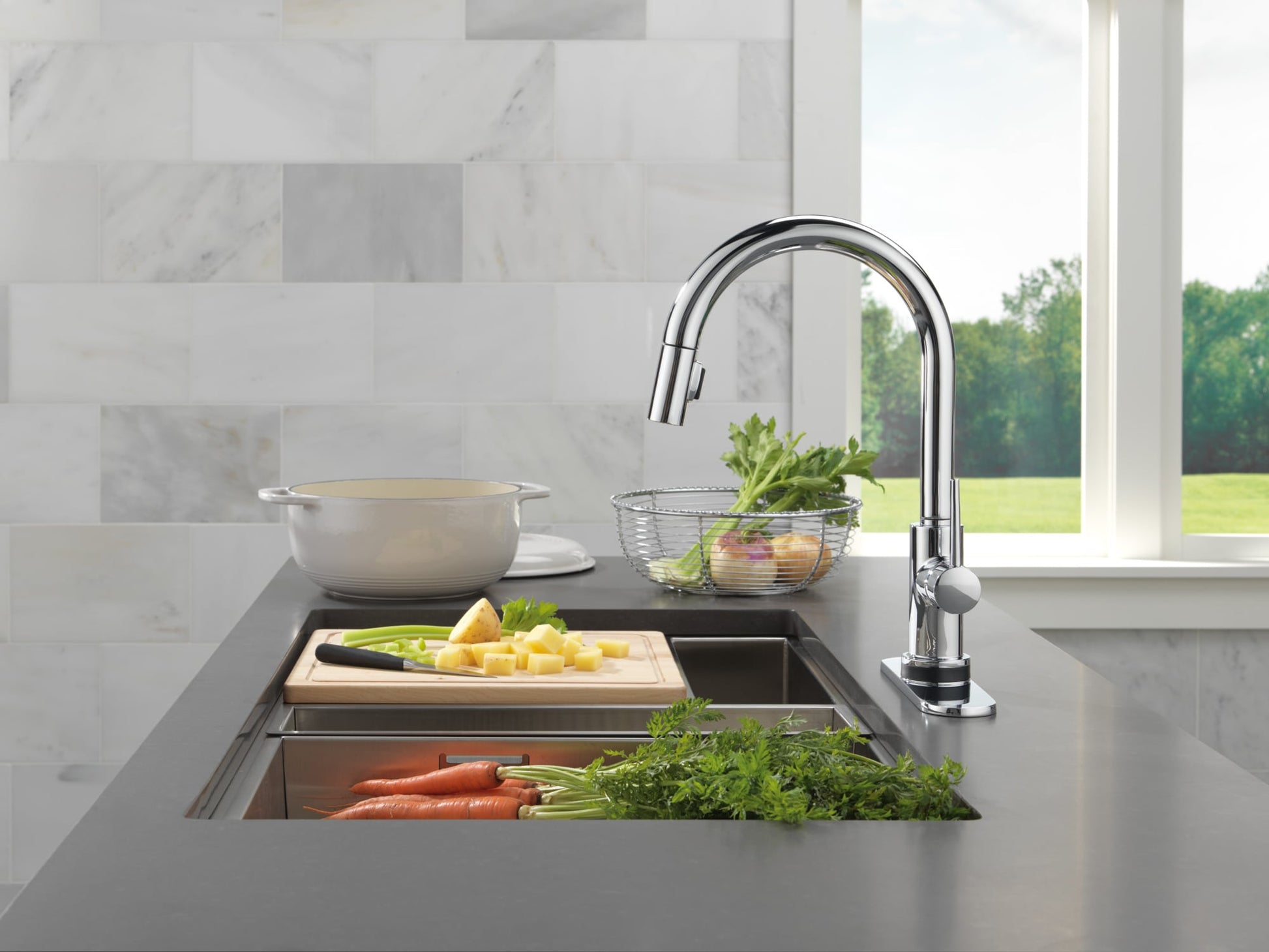 Delta Trinsic VoiceIQ Kitchen Faucet with Touch2O Technology with Touchless Technology in Chrome, 9159TLV-DST, MRSP: $849, FINAL PRICE: $399.99 + TAX