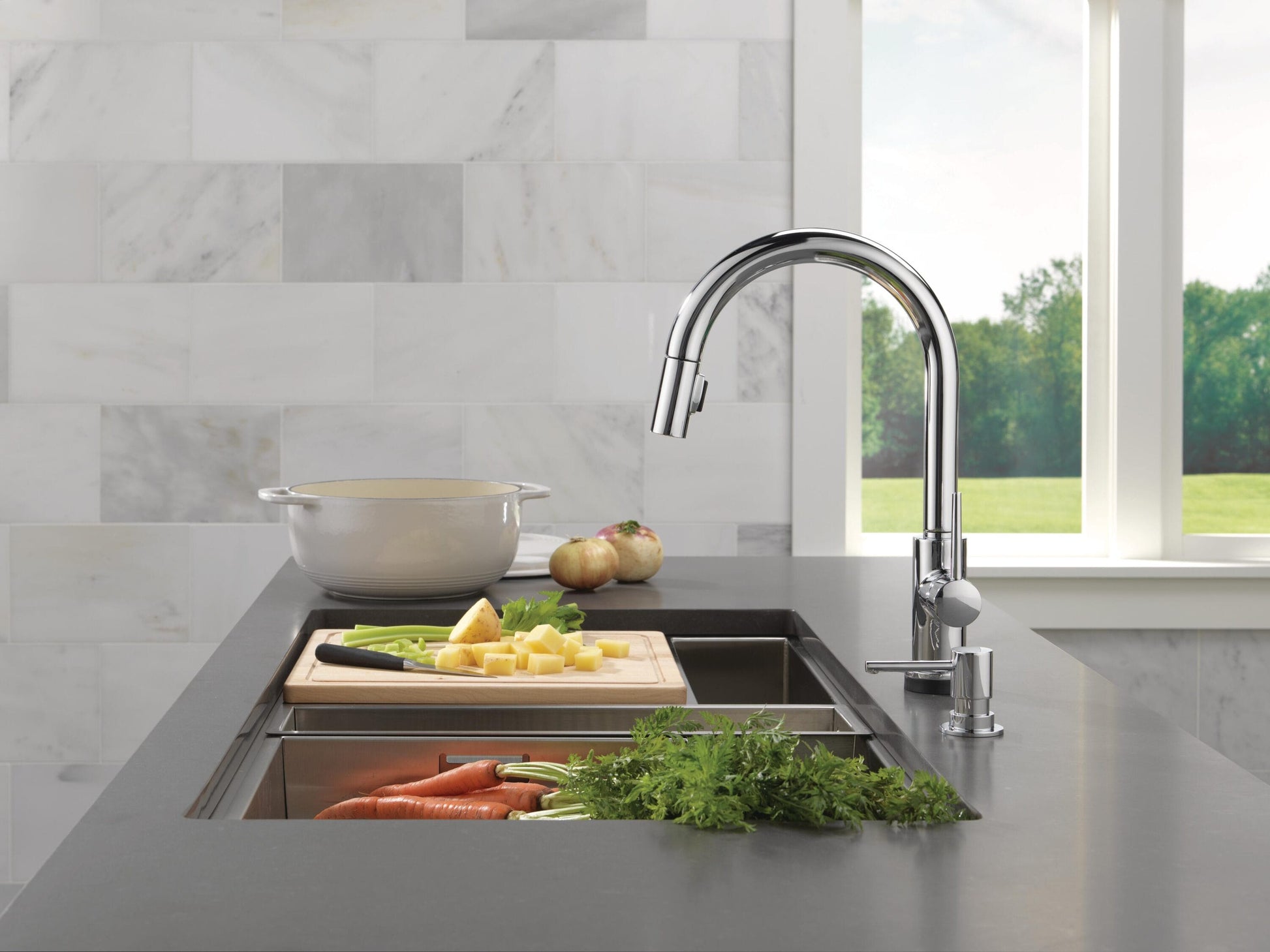 Delta Trinsic VoiceIQ Kitchen Faucet with Touch2O Technology with Touchless Technology in Chrome, 9159TLV-DST, MRSP: $849, FINAL PRICE: $399.99 + TAX
