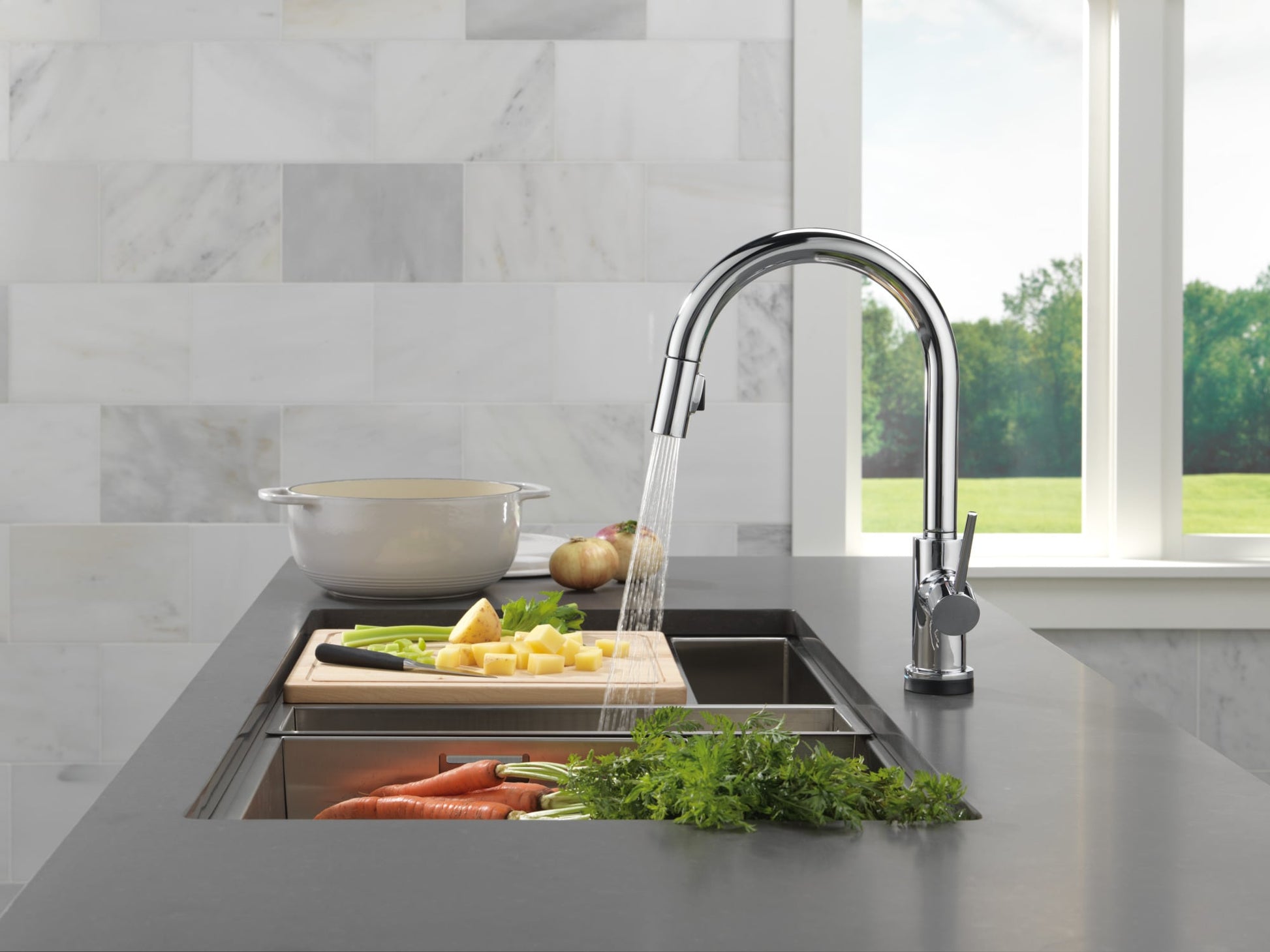 Delta Trinsic VoiceIQ Kitchen Faucet with Touch2O Technology with Touchless Technology in Chrome, 9159TLV-DST, MRSP: $849, FINAL PRICE: $399.99 + TAX