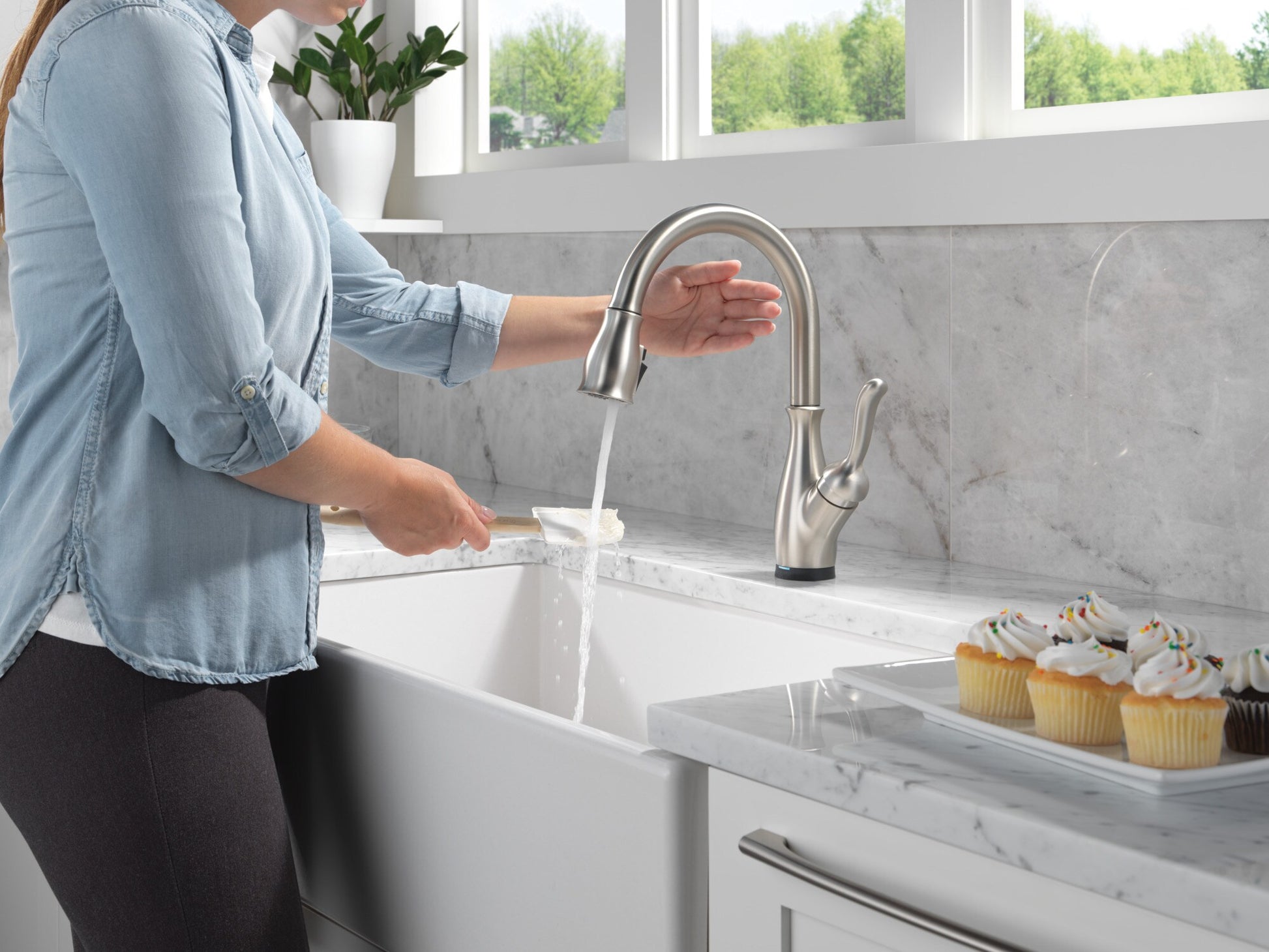 Delta Leland VoiceIQ Kitchen Faucet with Touch2O Technology with Touchless Technology in Spotshield Stainless Steel, 9178TLV-SP-DST, MRSP: $1,050.75, FINAL PRICE: $399.99 + TAX