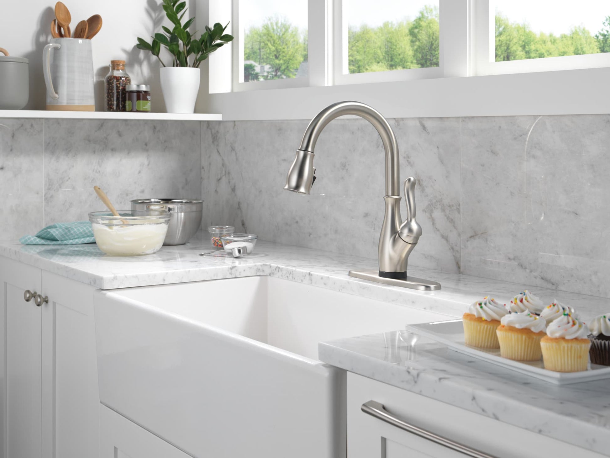 Delta Leland VoiceIQ Kitchen Faucet with Touch2O Technology with Touchless Technology in Spotshield Stainless Steel, 9178TLV-SP-DST, MRSP: $1,050.75, FINAL PRICE: $399.99 + TAX