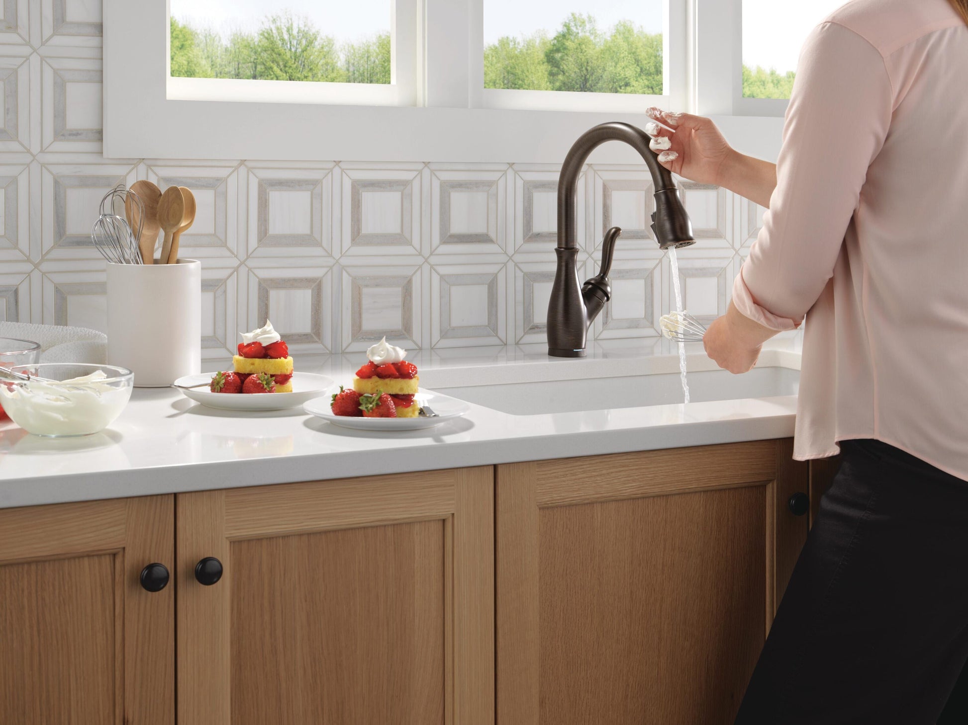Delta Leland VoiceIQ Kitchen Faucet with Touch2O Technology with Touchless Technology in Venetian Bronze, 9178TLV-RB-DST, MRSP: $849.70, FINAL PRICE: $399.99 + TAX