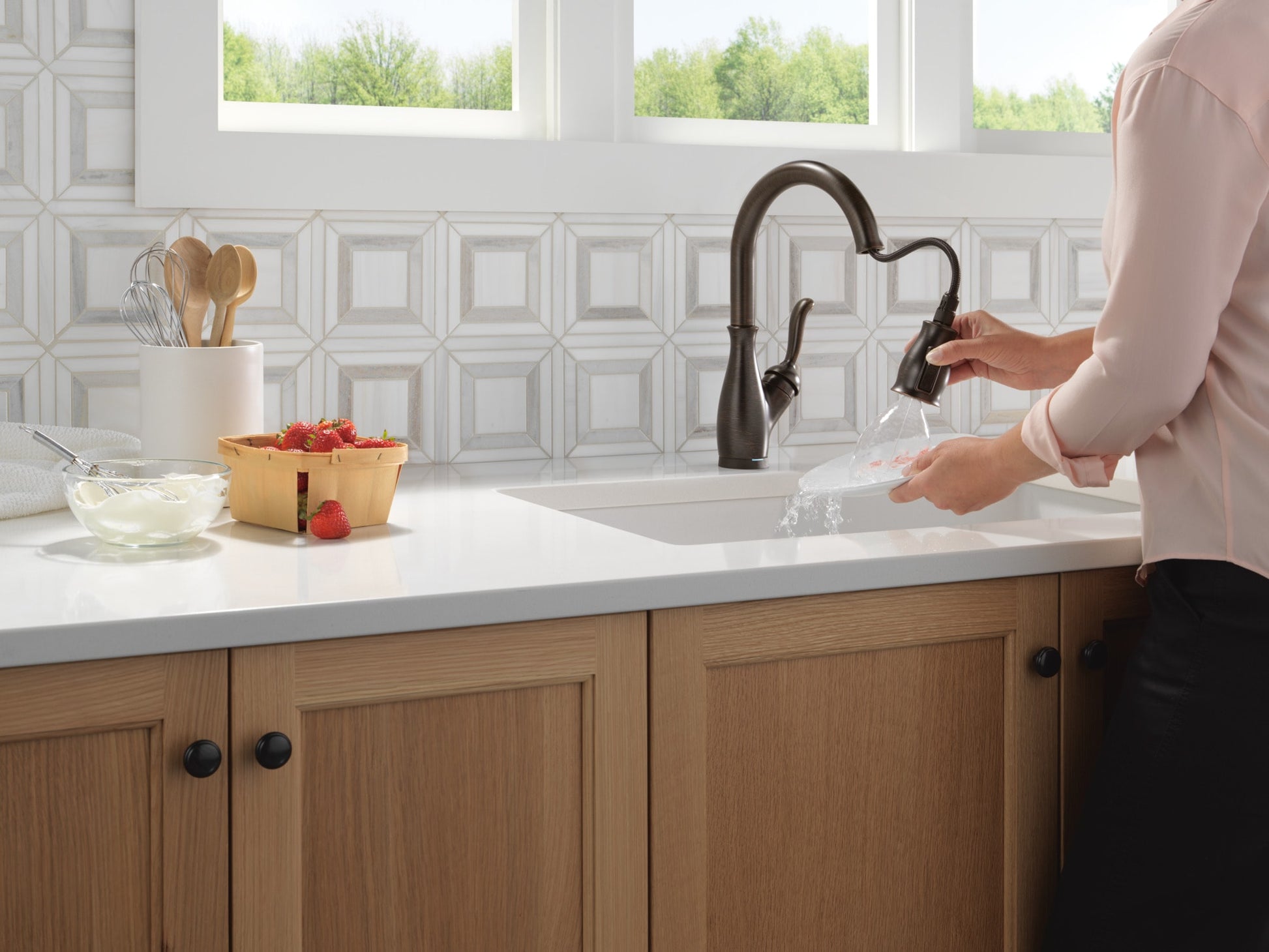 Delta Leland VoiceIQ Kitchen Faucet with Touch2O Technology with Touchless Technology in Venetian Bronze, 9178TLV-RB-DST, MRSP: $849.70, FINAL PRICE: $399.99 + TAX