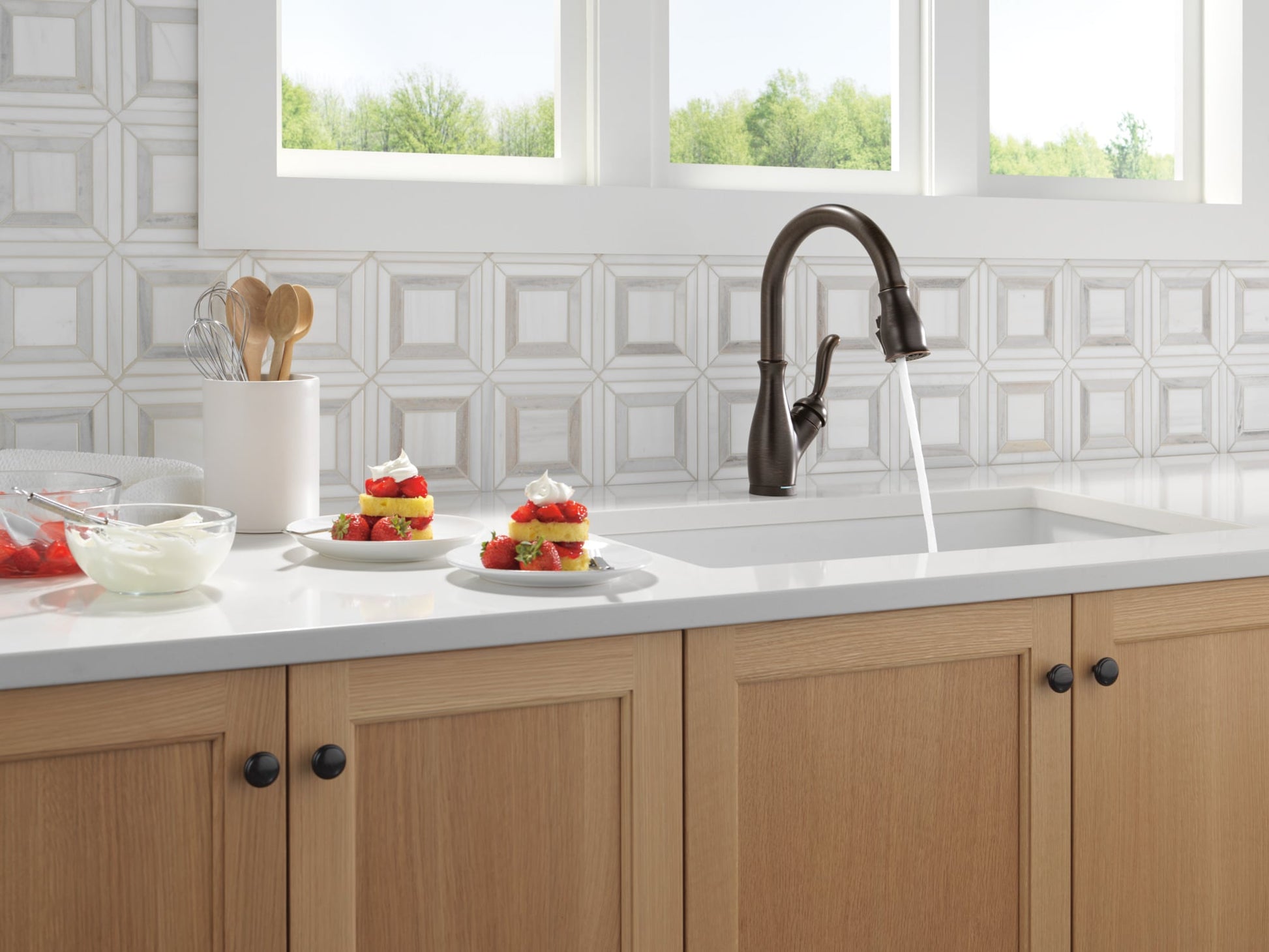 Delta Leland VoiceIQ Kitchen Faucet with Touch2O Technology with Touchless Technology in Venetian Bronze, 9178TLV-RB-DST, MRSP: $849.70, FINAL PRICE: $399.99 + TAX