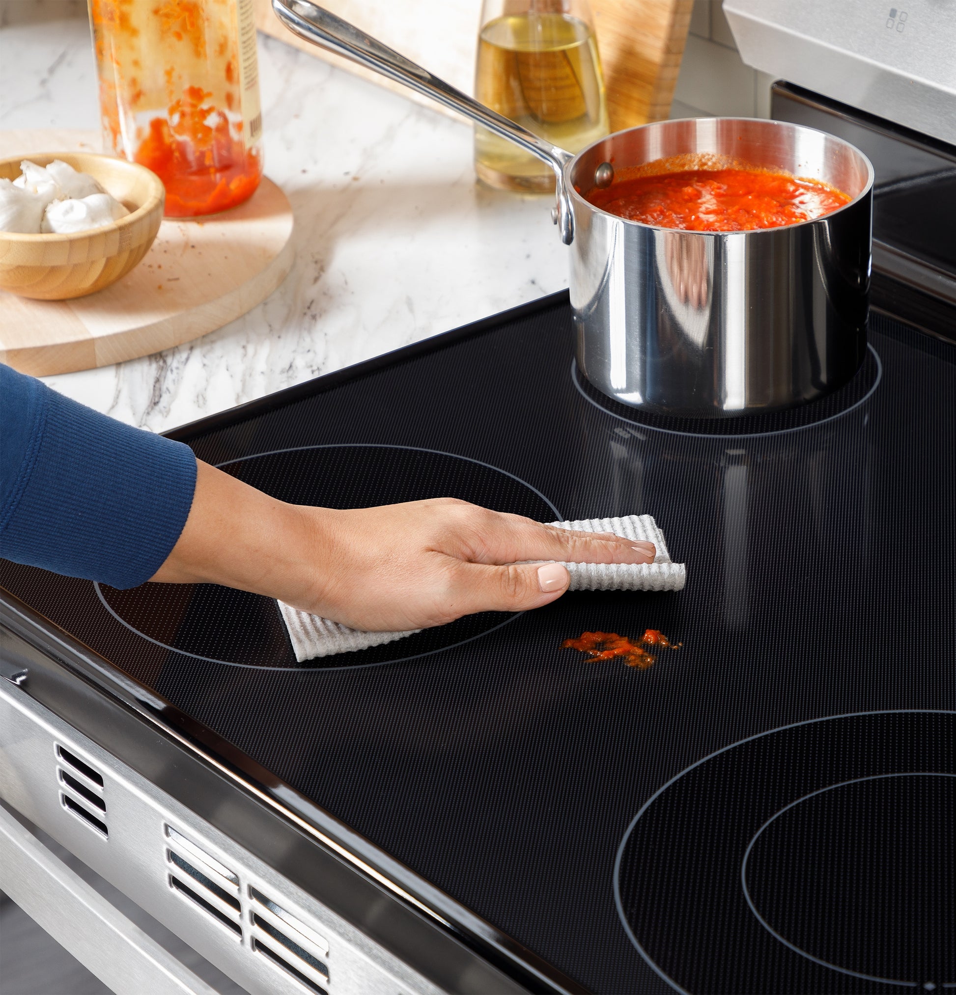 GE 30-in Glass Top 4 burners 5.3-cu ft Freestanding Electric Range ( Stainless Steel )