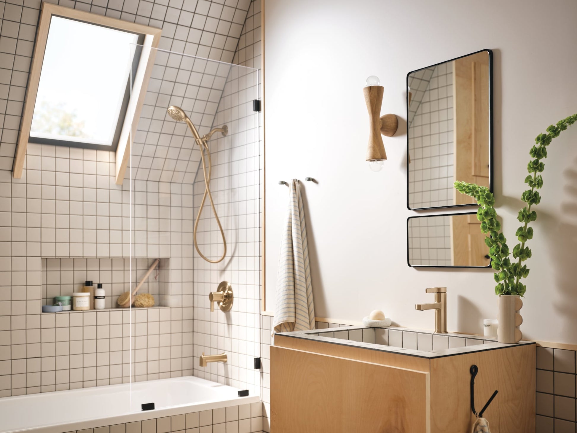 Moen Beric Bronzed Gold 1-handle Handheld 4.8-in Rectangle Bathtub and shower Faucet ( Valve Included )